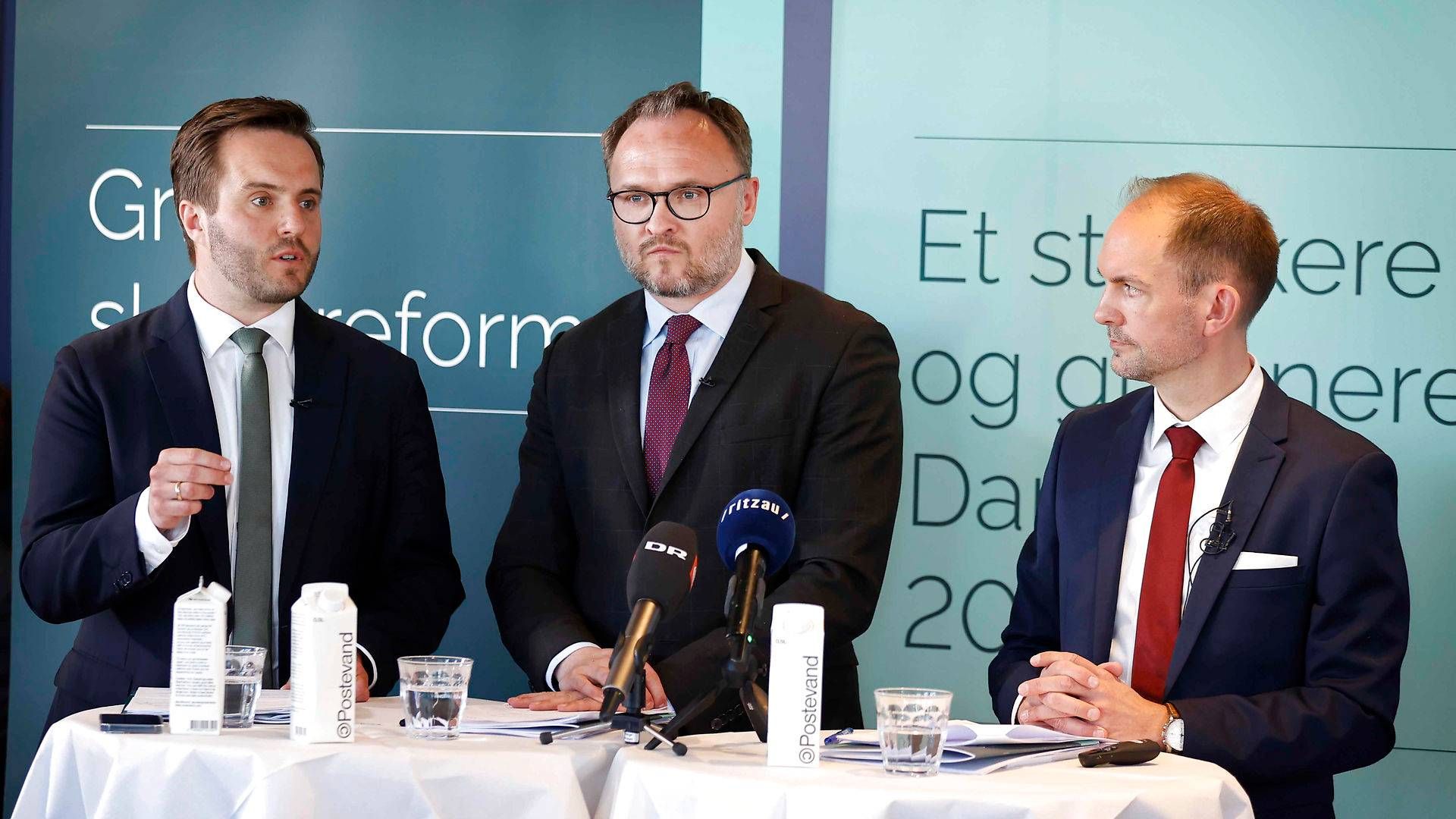 Danish Minister of Business Affairs Simon Kollerup (S) and Danish Minister of Climate, Energy and Utilities Dan Jørgensen (S) are here seen with Danish Minister of Taxation Jeppe Bruus (S) at a press meeting previously in the year. | Photo: Jens Dresling/Ritzau Scanpix