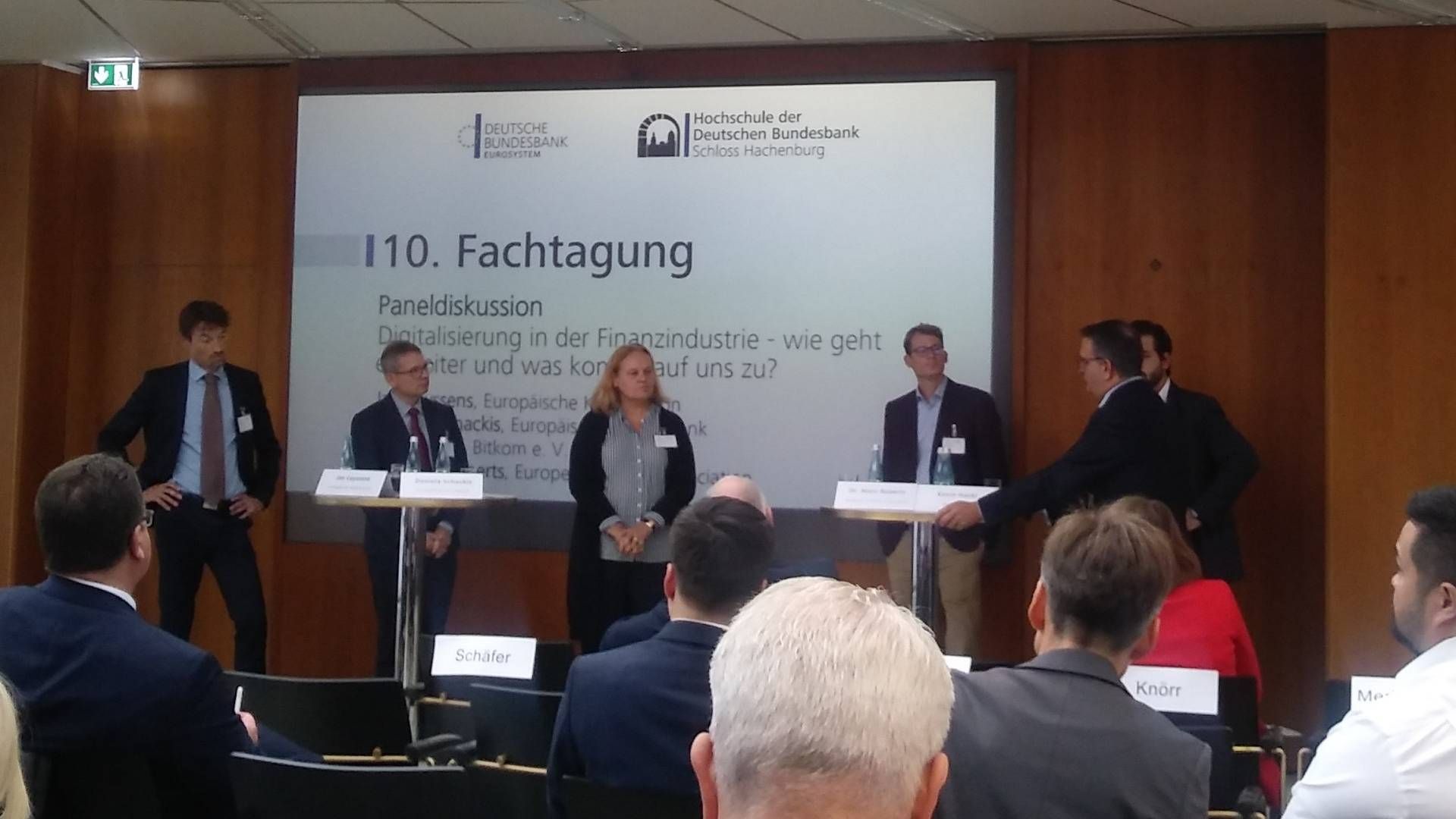 Jan Ceyssens (EU), Oliver Kruse (Hochschule Bundesbank), Daniela Schackis (EZB), Marc Roberts (European Fintech Associaten), etwas verdeckt: Kevin Hackl (Bitkom) und Matthias Goeken (Hochschule Bundesbank; von links) | Foto: Anja Hall