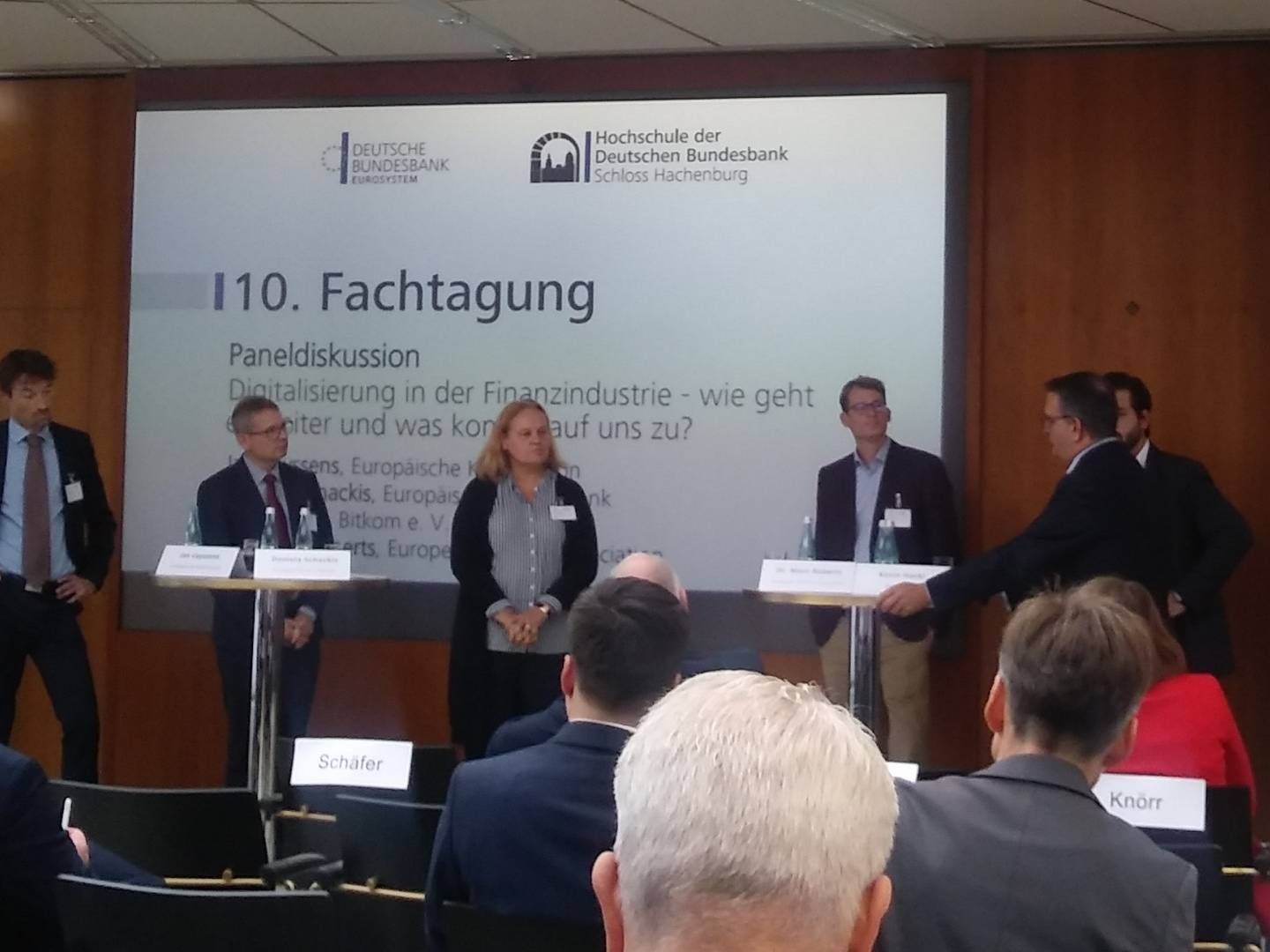 Jan Ceyssens (EU), Oliver Kruse (Hochschule Bundesbank), Daniela Schackis (EZB), Marc Roberts (European Fintech Associaten), etwas verdeckt: Kevin Hackl (Bitkom) und Matthias Goeken (Hochschule Bundesbank; von links) | Foto: Anja Hall