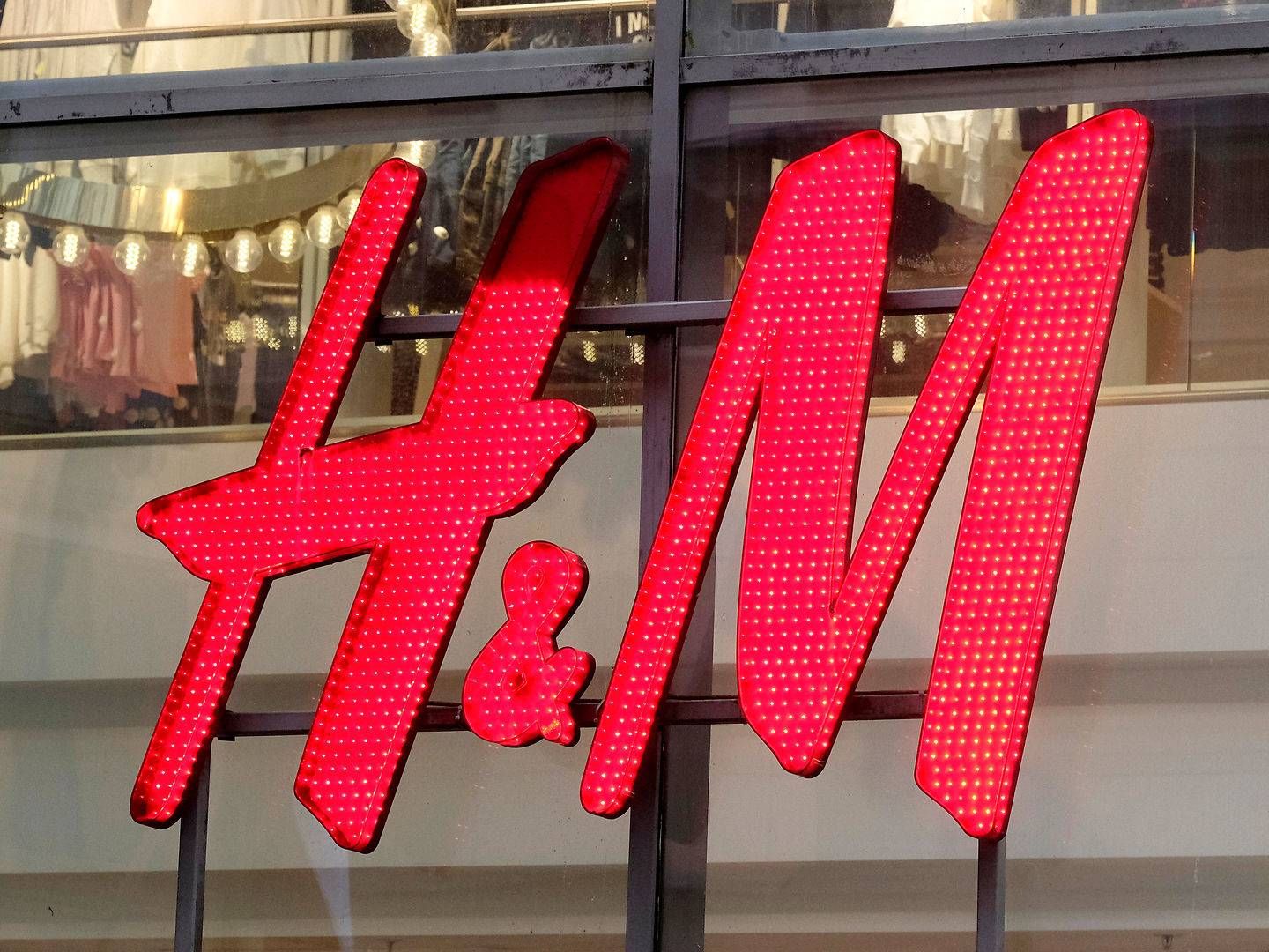 H&M var i tredje kvartal betydeligt påvirket af stigende omkostninger, en ugunstigt stærk dollar og en afdæmpet købslyst hos forbrugerne. | Foto: Ints Kalnins/Reuters/Ritzau Scanpix
