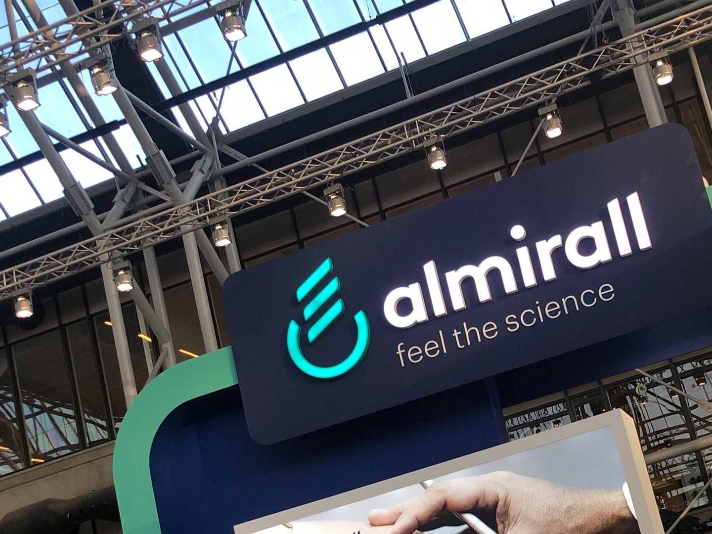 Op mod 3,9 mia. kr. giver Almirall for retten til at udvikle og kommercialisere et lægemiddelhåb fra kinesiske Simcere til behandling af autoimmune sygdomme. | Foto: Mikkel Aabenhus Hemmingsen / MedWatch