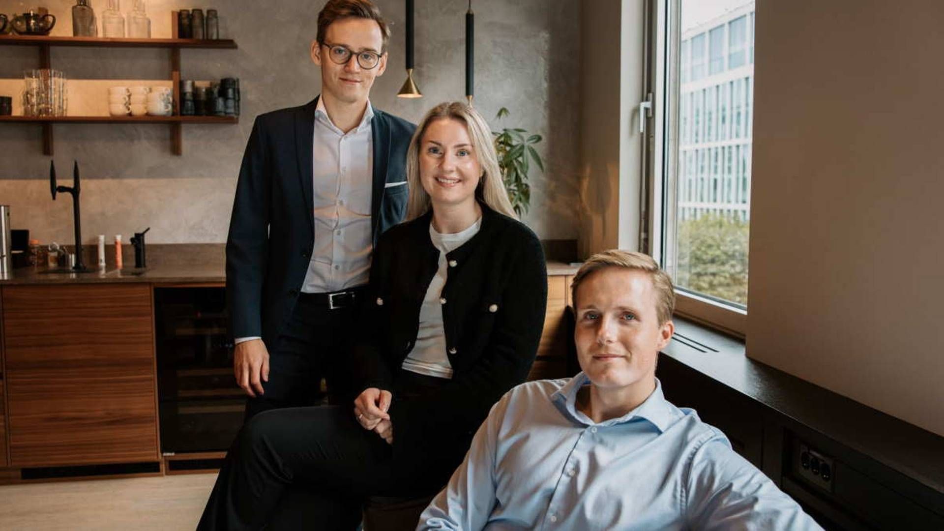 PÅ PLASS I NEWSEC: Bendik Wold, Mari-Ann Høgheim Torgersen og Fredrik Martinsen Haugstad | Foto: Newsec