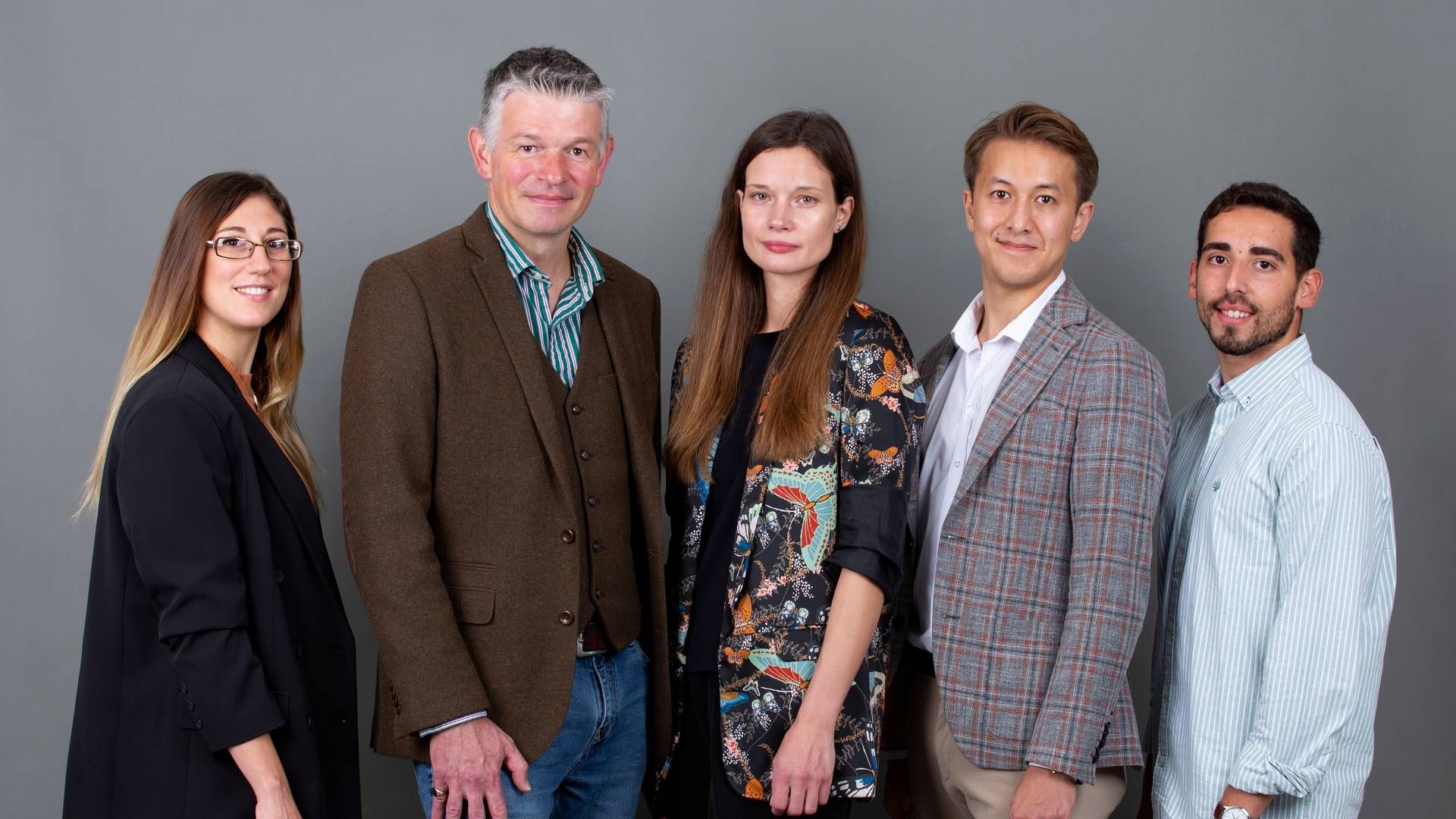 Holdet bag Stimuliver - fra venstre: Lydia Gonzáles (Research Scientist), David Hay (CEO), Dagmara Szkolnicka (CSO), Joakim Sørensen (COO), Carlos Quintana (Research Scientist) | Foto: Stimulever / PR