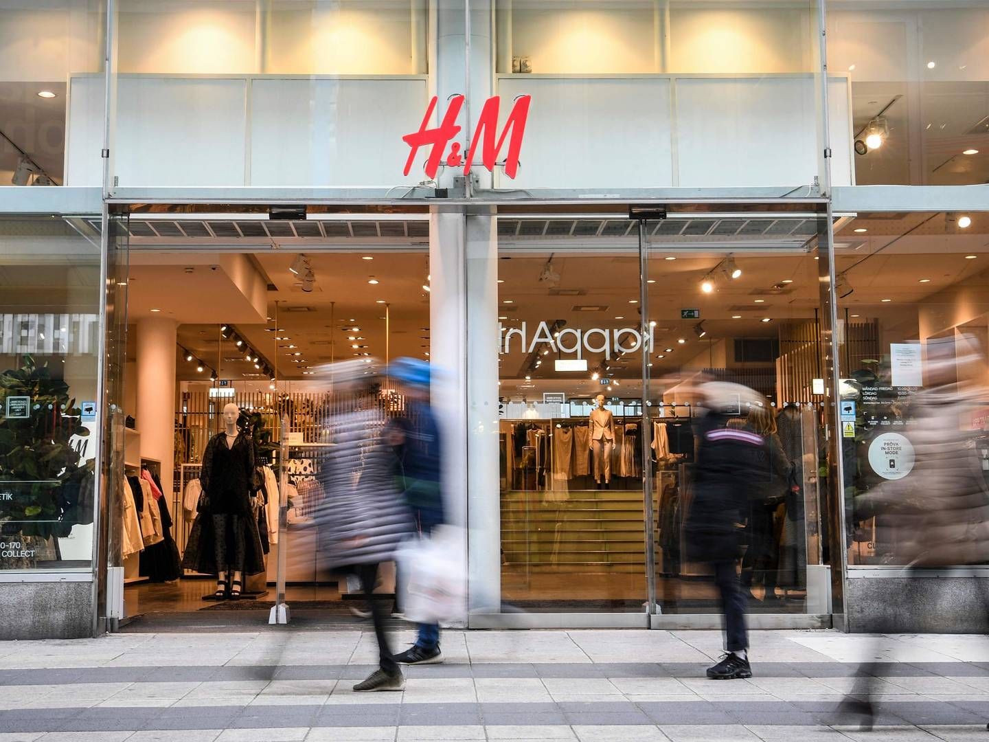 H&M overvejer at lægge gebyr på returnering af varer købt online som led i spareplan | Foto: Fredrik Sandberg/AFP/Ritzau Scanpix