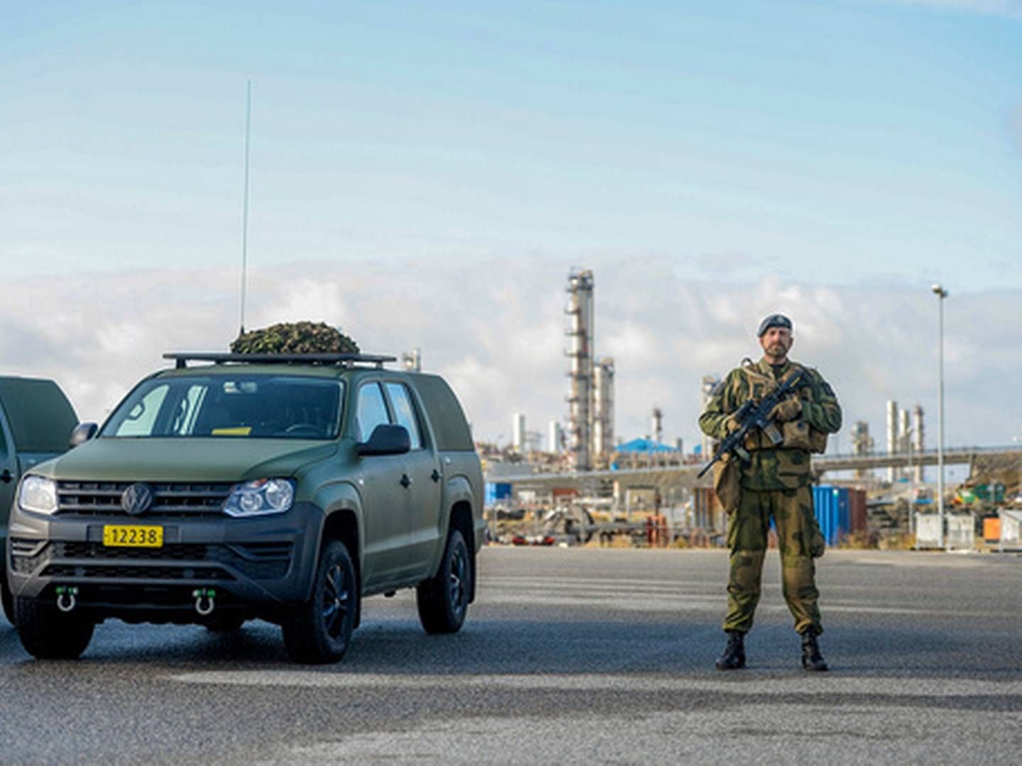 Heimevernet bistår politiet med forsterket vakthold ved petroleumsanlegget Kårstø i Rogaland. | Foto: Carina Johansen / NTB