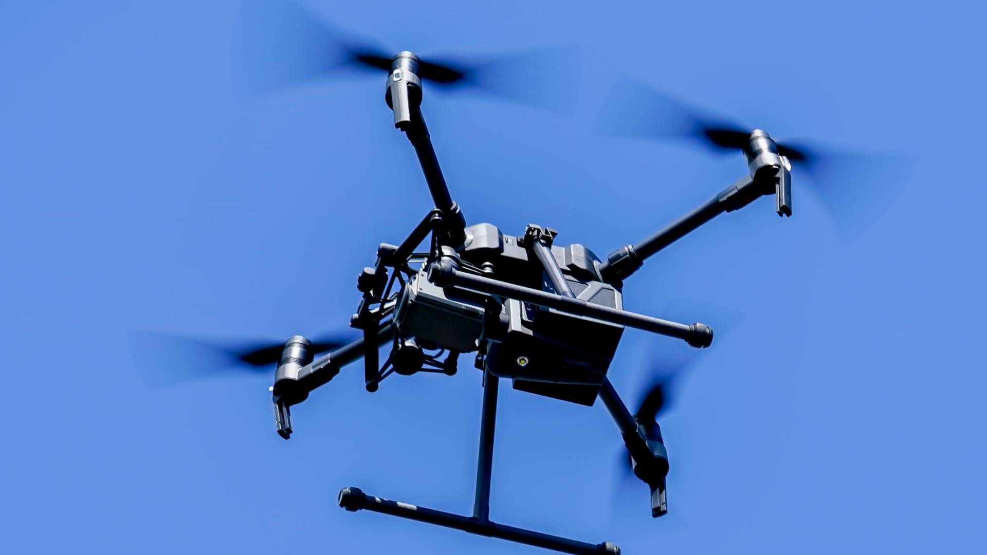 FARLIGE SITUASJONER: Det er flere måter å stanse en drone, men tiltakene kan også skape farlige situasjoner ute på plattformene. | Foto: Heiko Junge / NTB