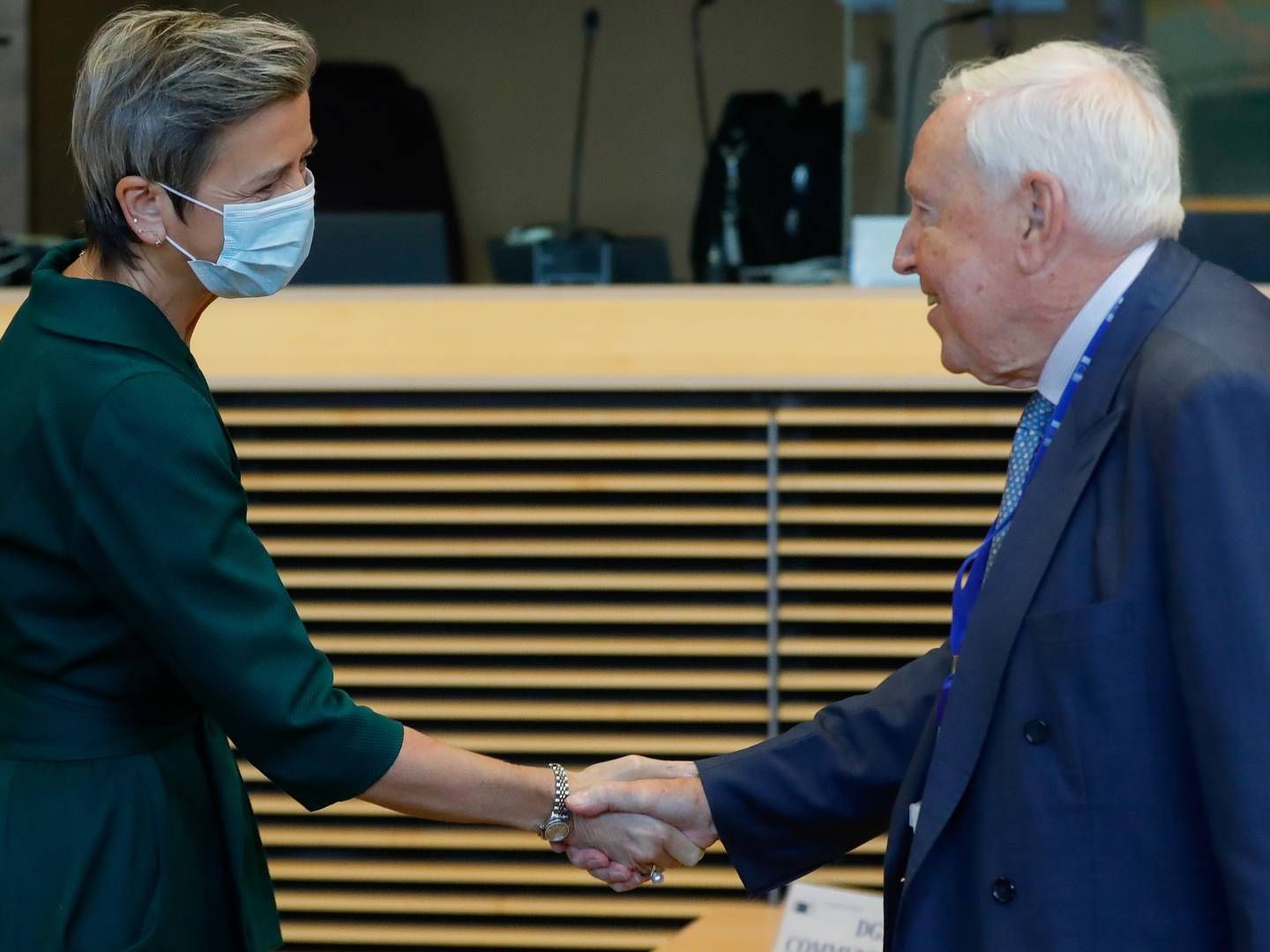 Niels Thygesen hilser her på EU-Kommissær Margrethe Vestager. | Foto: Pool/Reuters/Ritzau Scanpix