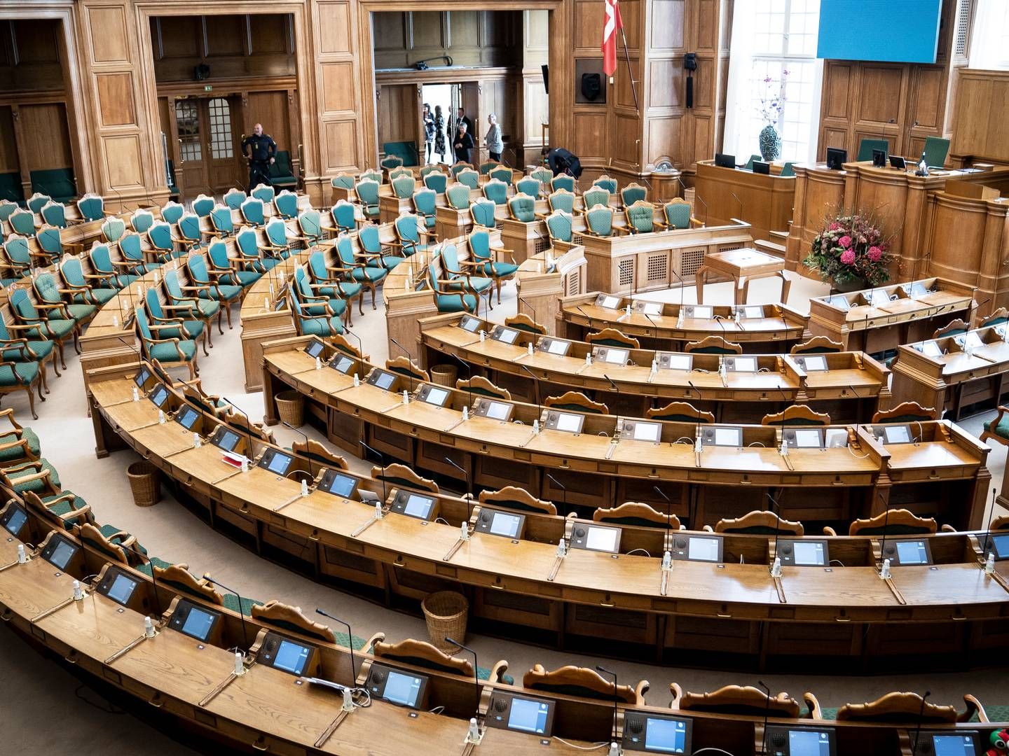 Hvis det står til regeringen, skal de 179 mennesker, som normalt indtager stolene i Folketingssalen, tage stilling til en række nye love og regler på det finansielle område i det kommende folketingsår. | Foto: Mads Claus Rasmussen/Ritzau Scanpix