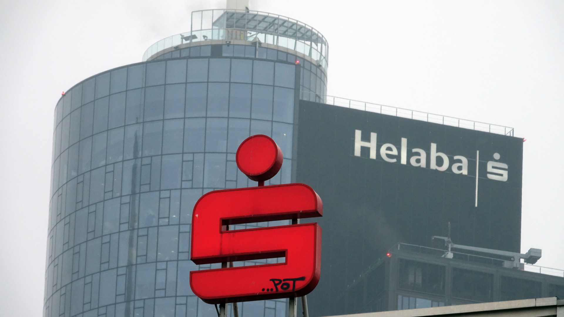 Die Helaba in Frankfurt | Foto: picture alliance/EPA-EFE | MAURITZ ANTIN