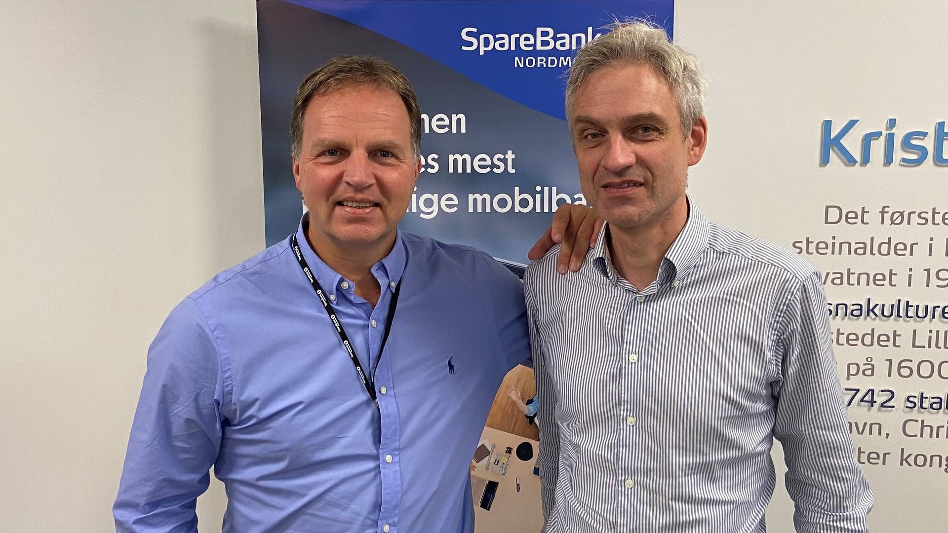 Arne Elven (t.h.) har startet som direktør for privatmarked i Sparebank 1 Nordmøre. Her står han sammen med administrerende direktør i banken, Allan Troelsen. | Foto: Sparebank 1 Nordmøre / PR