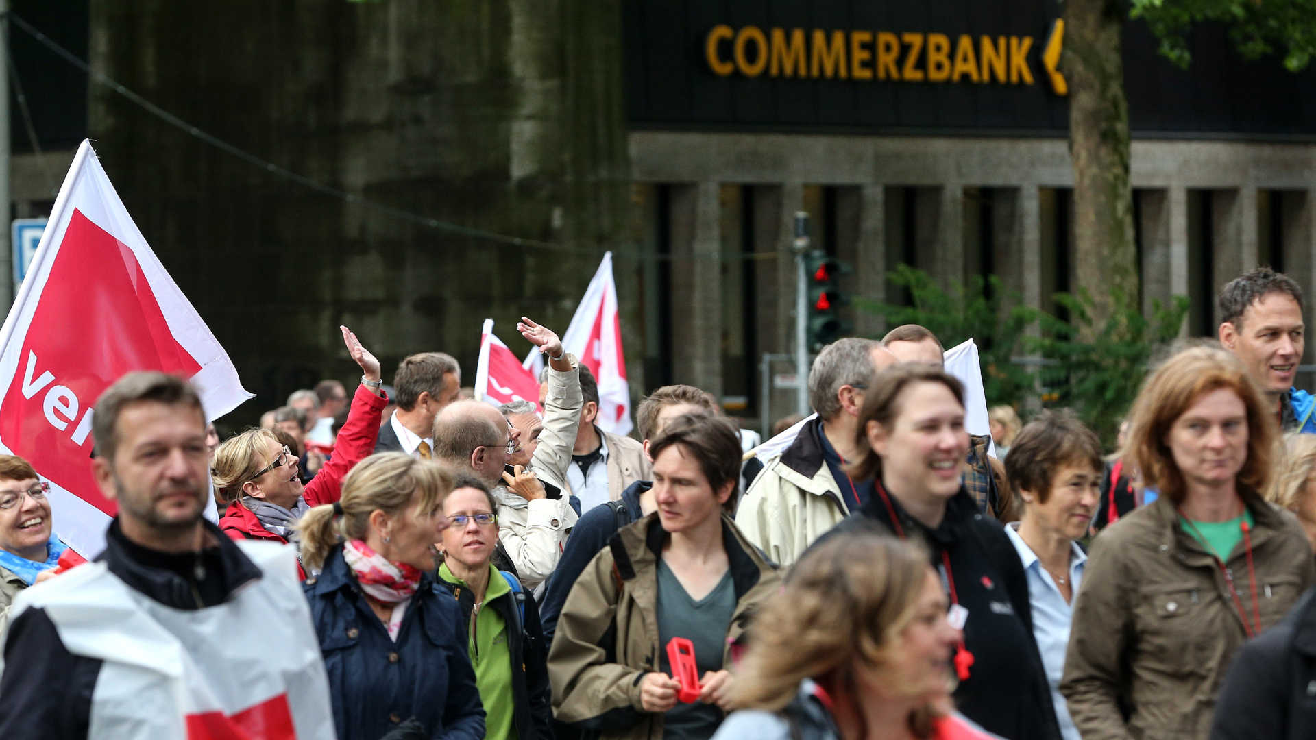 Teilnehmer einer Verdi-Kundgebung im Jahr 2014. | Foto: picture alliance / dpa | Axel Heimken
