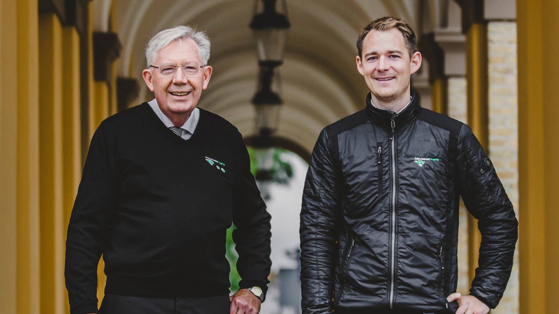 Anders Andersen sammen med sønnen Anders Henning Andersen, der nu overtager den daglige ledelse af familievirksomheden. | Foto: PR