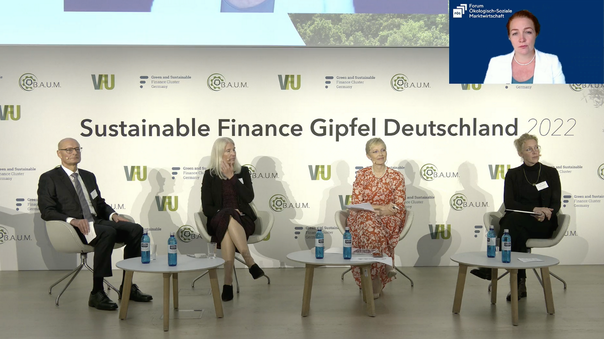 Das Panel Transformationsfinanzierung: Heinrich Baer (von links), Melanie Kehr, Moderatorin Judith Bogner, Annegret Saxe und Carolin Schenuit (per Video dabei) | Foto: Screenshot FinanzBusiness