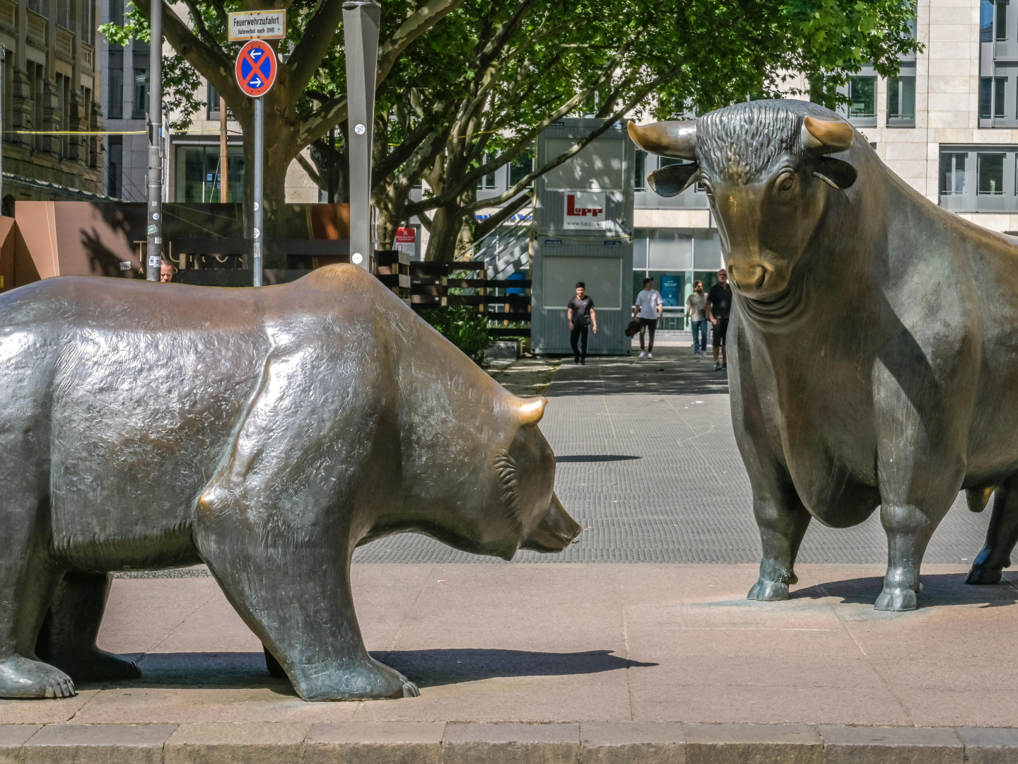 Bulle und Bär in Frankfurt. | Foto: picture alliance / imageBROKER | Schoening