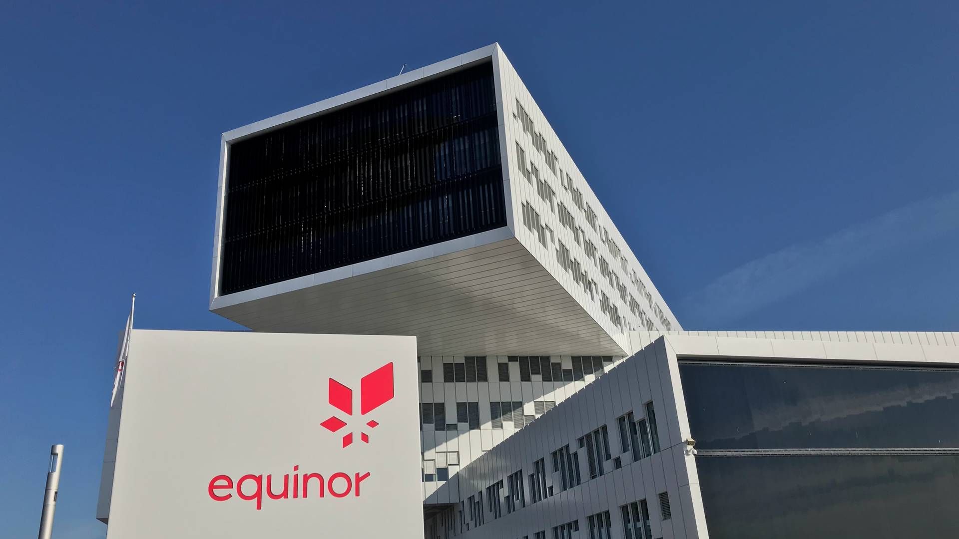 31 OLJEARBEIDERE: 21 kvinner og 10 menn saksøker Equinor for å få fast jobb etter at selskapet sa opp forpleiningsavtale med bemanningsforetak. | Foto: Anders Lie Brenna
