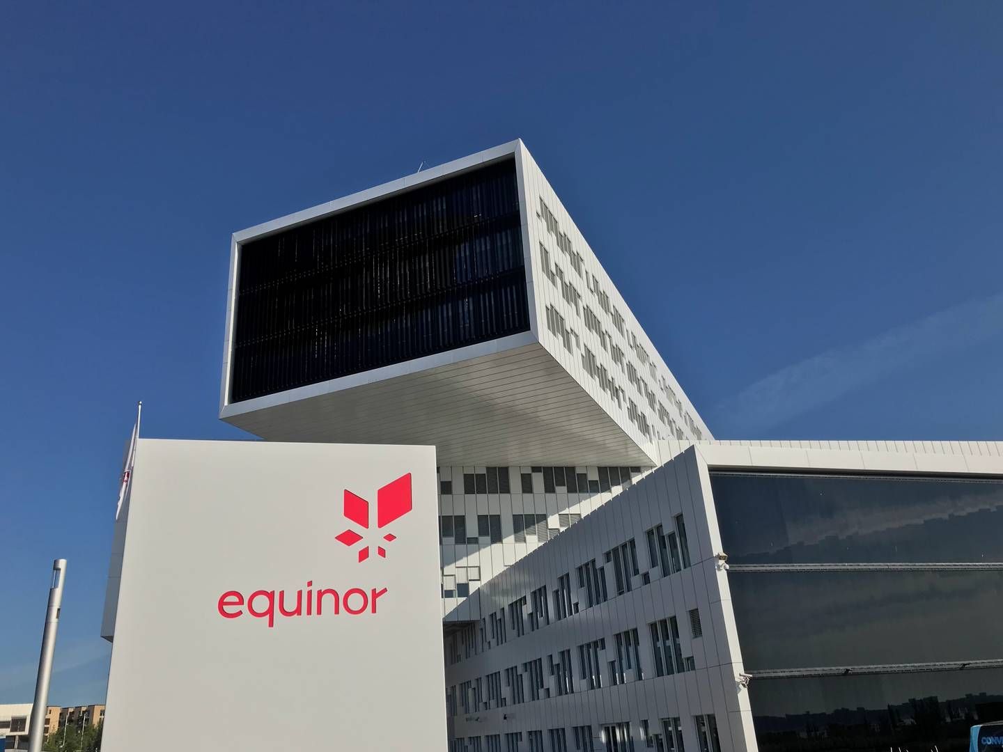 31 OLJEARBEIDERE: 21 kvinner og 10 menn saksøker Equinor for å få fast jobb etter at selskapet sa opp forpleiningsavtale med bemanningsforetak. | Photo: Anders Lie Brenna