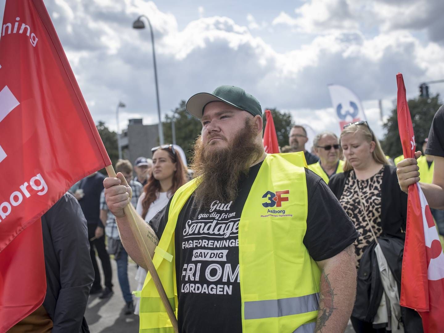 I august 2021 var omkring 200 mennesker mødt op til demonstration foran Nemlig.coms lager i Brøndby. | Foto: Miriam Dalsgaard