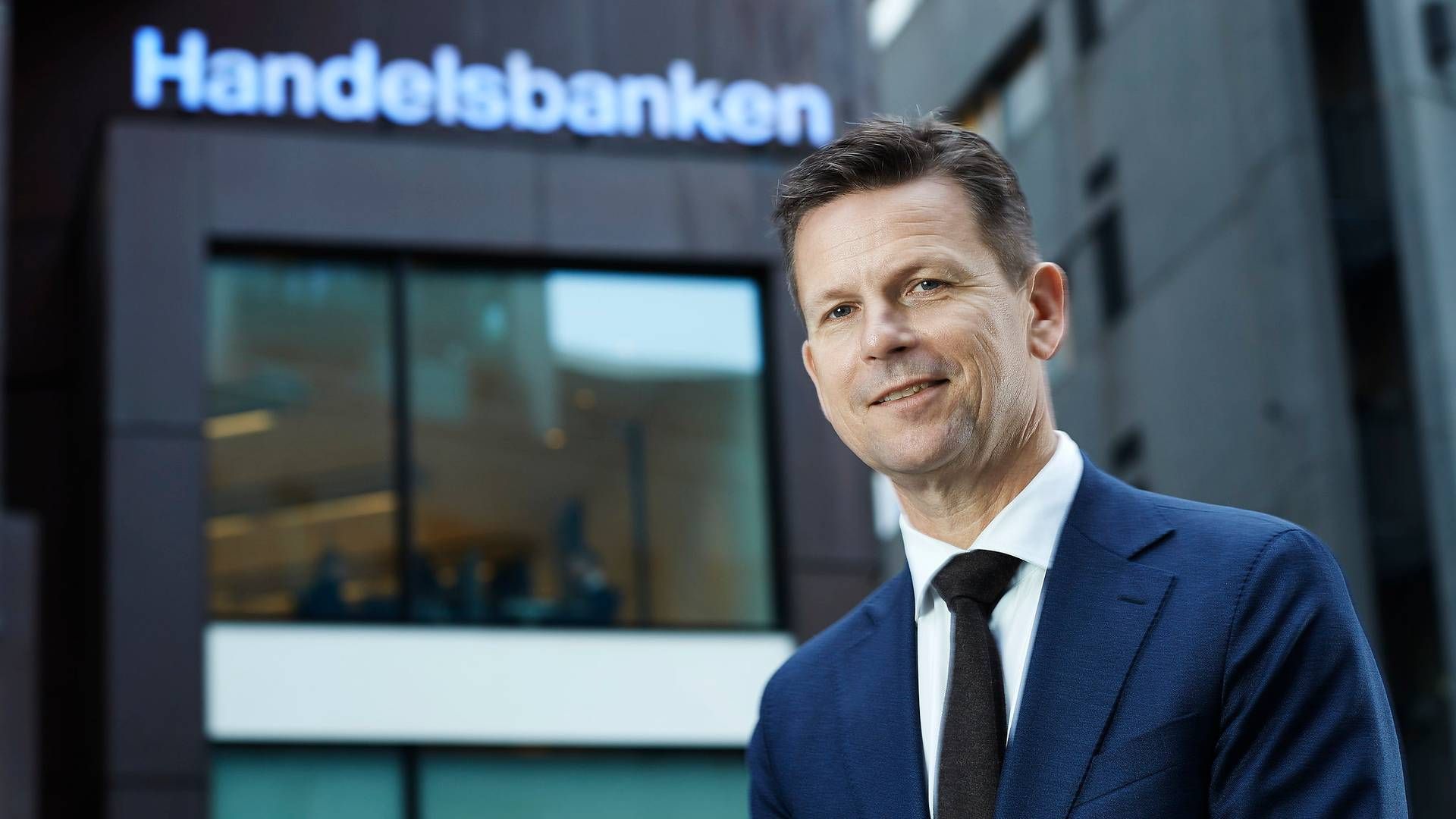 NYE KUNDER: Handelsbankens landssjef, Arild Andersen, forteller om et høyt antall nye kunder.
