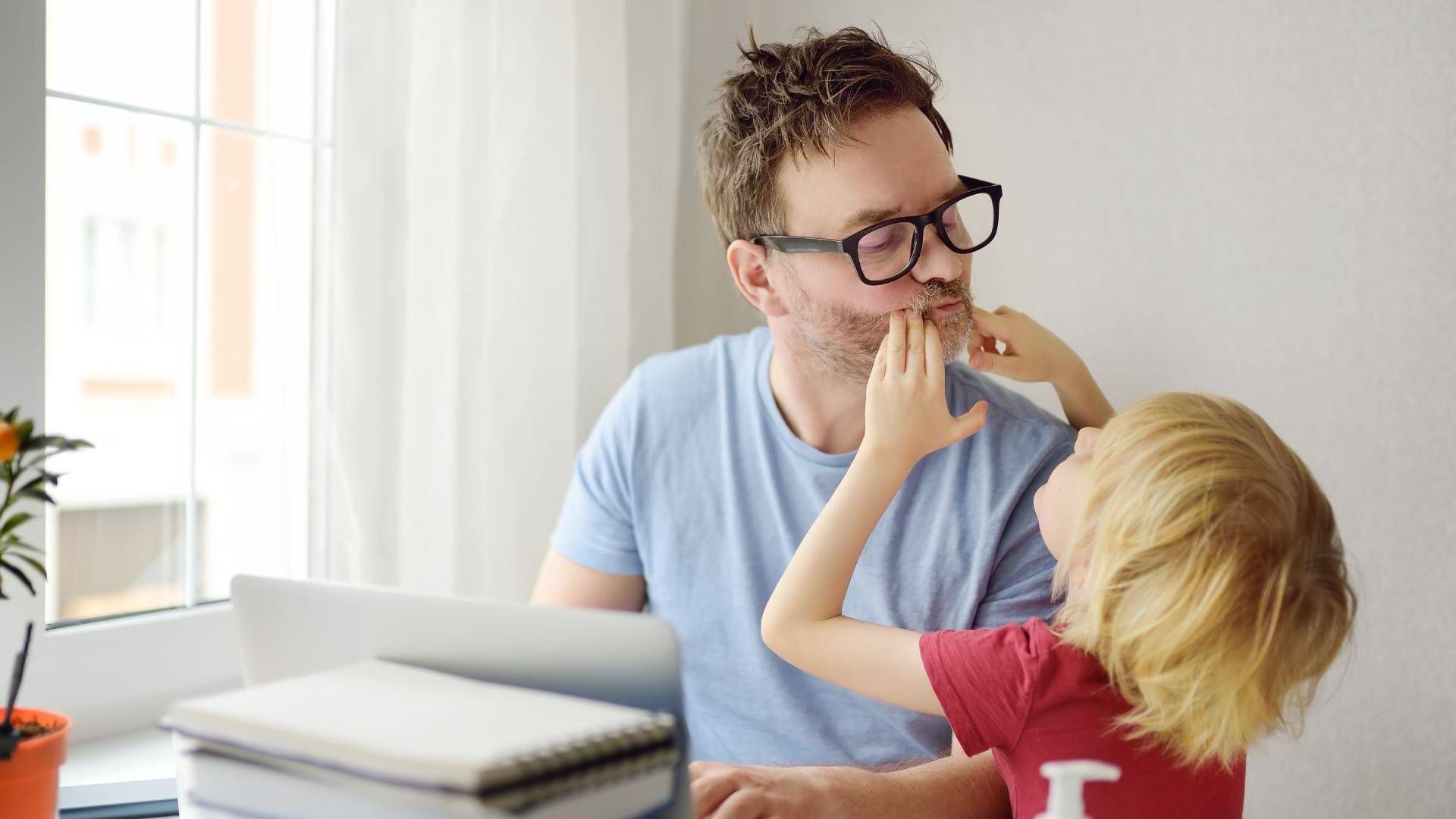 Mange familier er rammet av barnehagestreik. Men det gir ikke automatisk fri fra jobb. | Foto: Colourbox