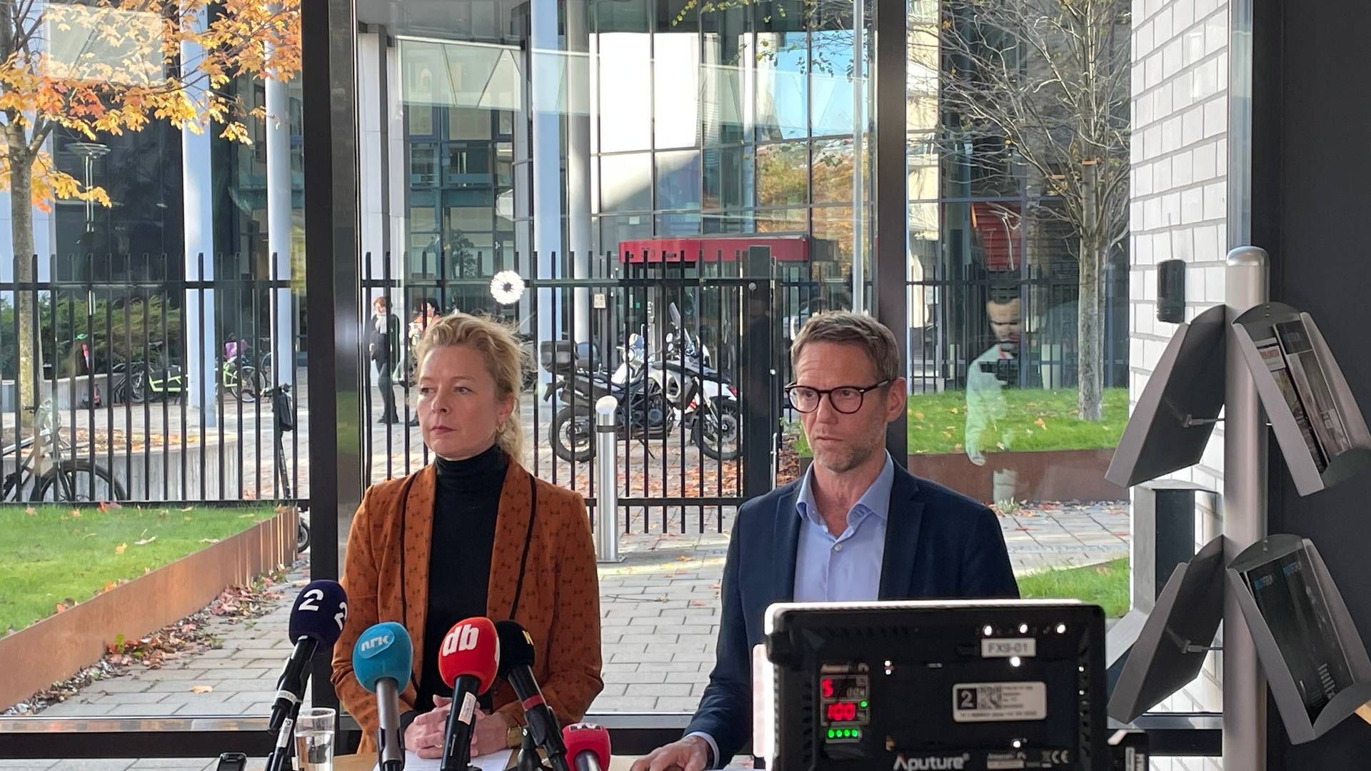 REDEGJORDE: Assisterende PST-sjef Hedvig Moe og kommunikasjonsdirektør Trond Hugubakken under pressemøtet onsdag. | Foto: Lars Heltne