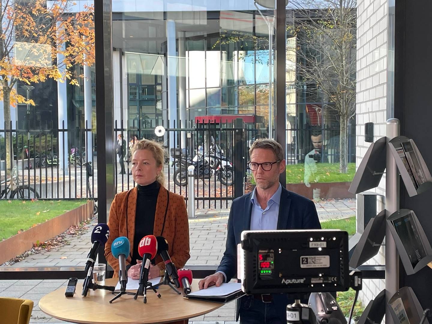 REDEGJORDE: Assisterende PST-sjef Hedvig Moe og kommunikasjonsdirektør Trond Hugubakken under pressemøtet onsdag. | Foto: Lars Heltne