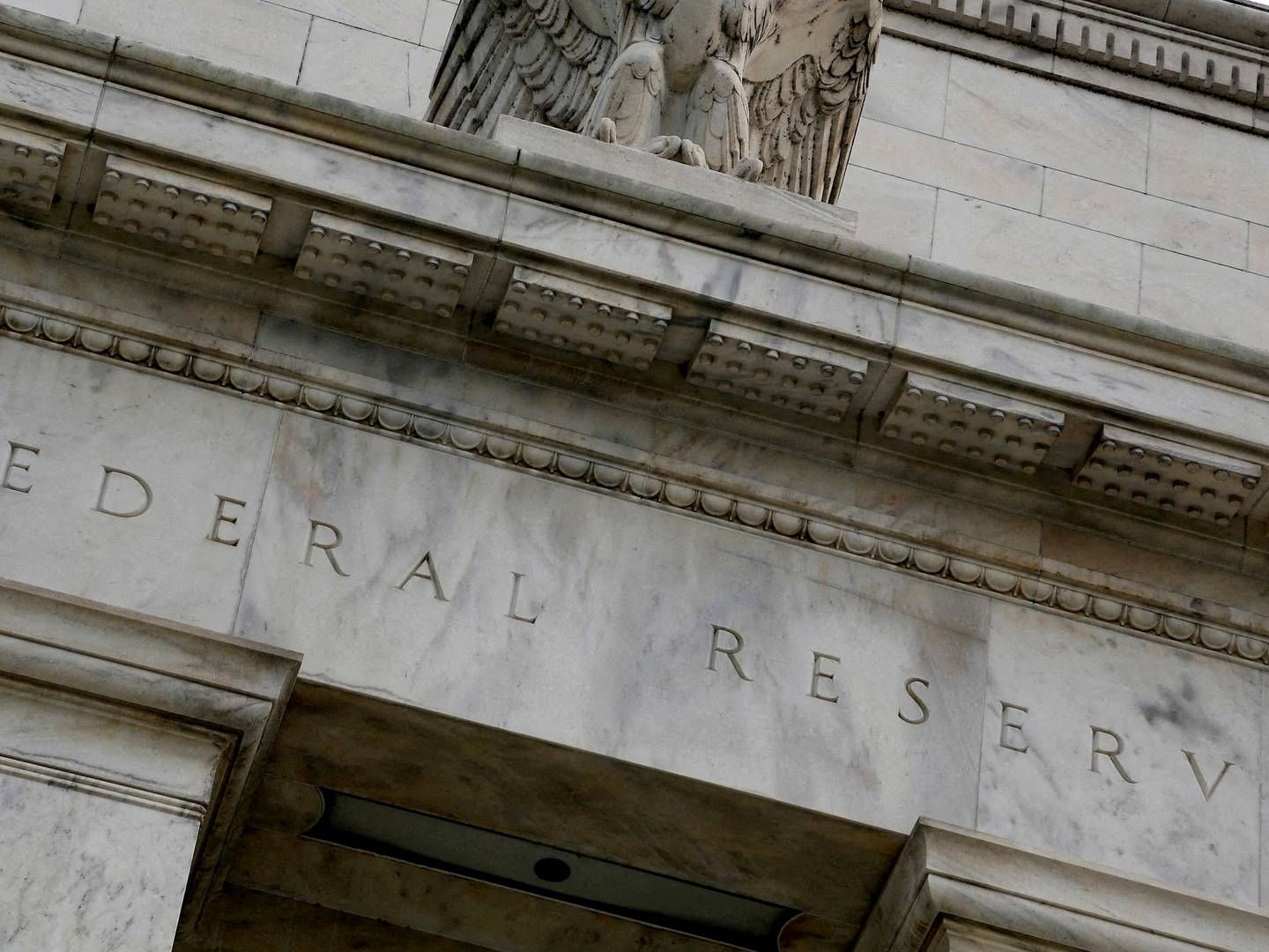 På det seneste møde i USA's centralbank pegede ledelsen på, at renten skal yderligere 1,25 pct.point op i år til 4,25-4,50 pct., mens den samtidig blev set i 4,50-4,75 ved udgangen af næste år. | Foto: JONATHAN ERNST/REUTERS / X90178