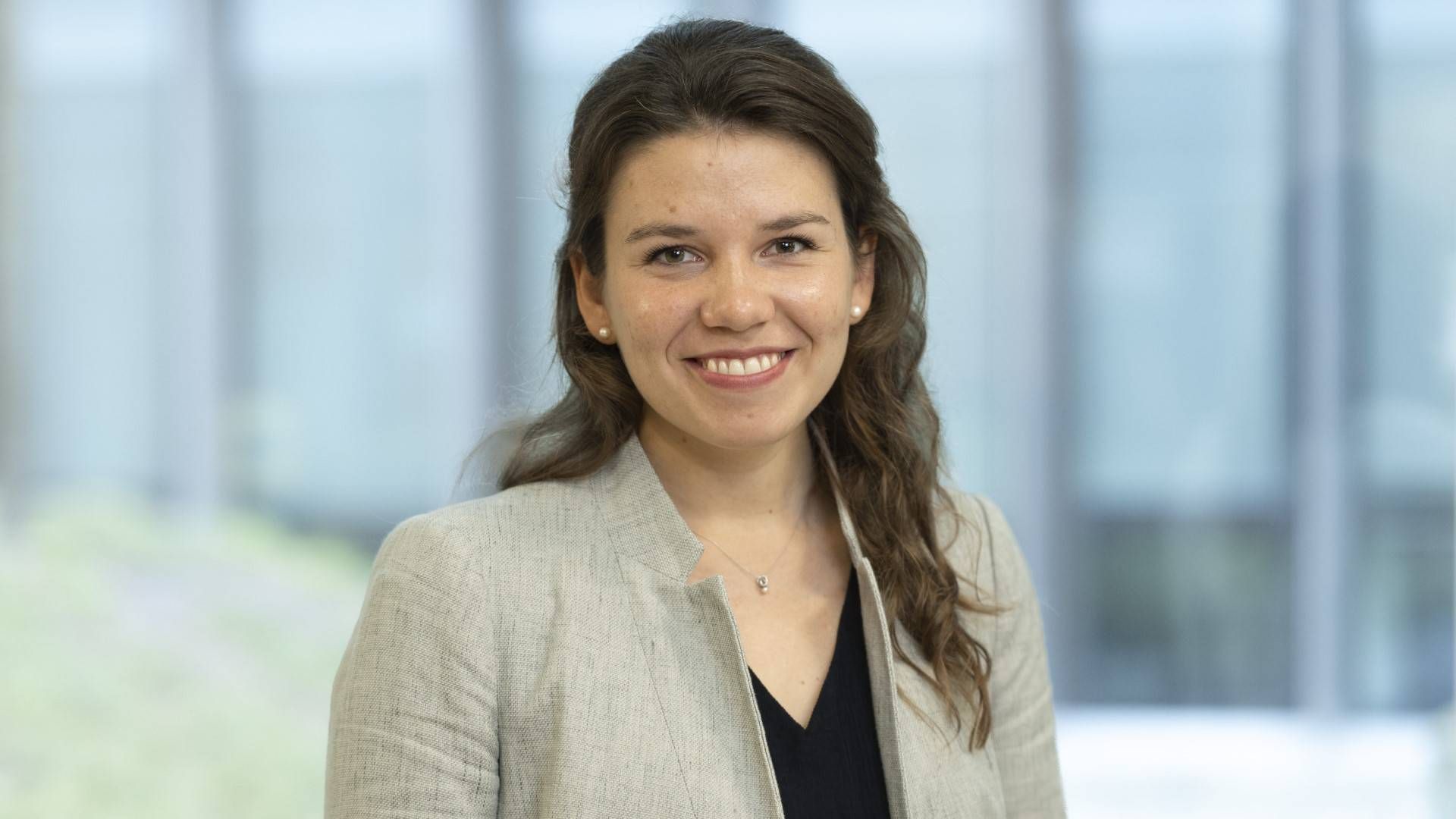 Laura Brouer, Wissenschaftliche Mitarbeiterin bei der Arbeitsgruppe für Supply Chain Services des Fraunhofer IIS, leitet das Fraunhofer-Arbeitspaket im Forschungsprojekt zur Resilienz der Bargeldversorgung. | Foto: Fraunhofer IIS / Pulkert