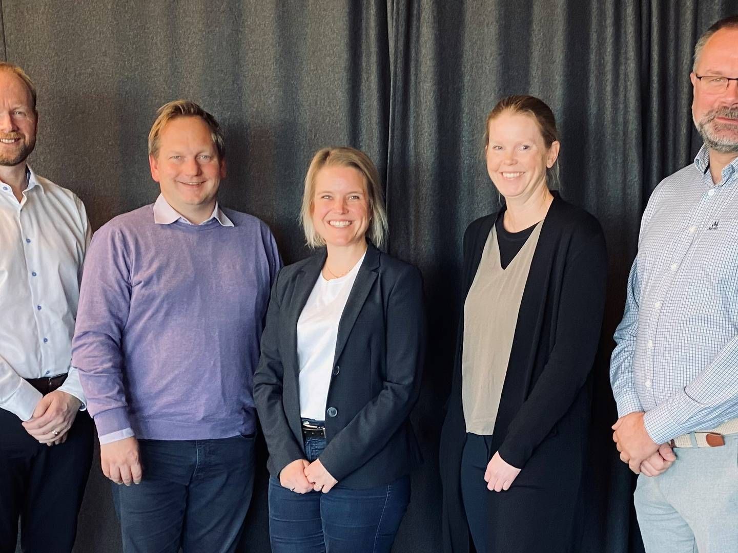 Under signeringen av Madasterpioner-avtalen deltok (fra venstre) Anstein Skinnarland, teknisk leder Madaster, Gunnar Irby, prosjektleder Construction City/prosjektsjef OBOS, Marie Drange, administrerende direktør i Madaster, Martine Linnestad, prosjektleder Obos og Geir Arne Fredriksen, prosjektleder i Obos Eiendom. | Foto: Madaster Norge