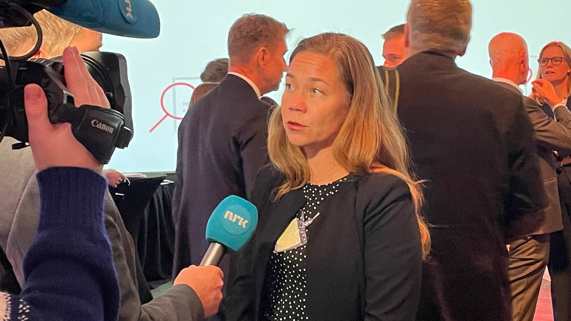 SPENT PÅ VINTEREN: Ann Østenby, her i samtale med NRK under NVEs energidager. | Foto: Lars Heltne