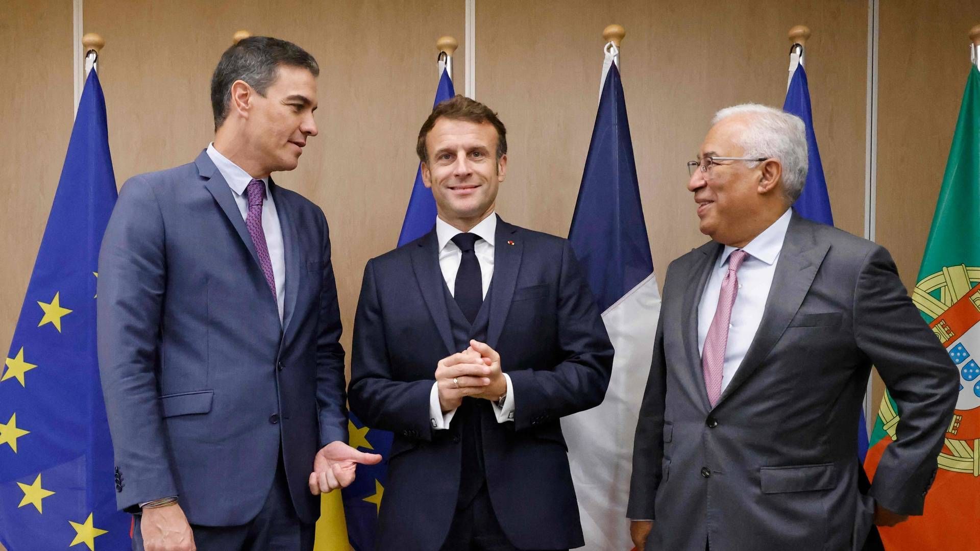 Spaniens Pedro Sanchez, Frankrigs Emmanuel Macron og Portugals Antonio Costa blev torsdag i Bruxelles enige om opførelsen af en ny underjordisk rørledning mellem Spanien og Frankrig. | Foto: Ludovic Marin/AFP / AFP