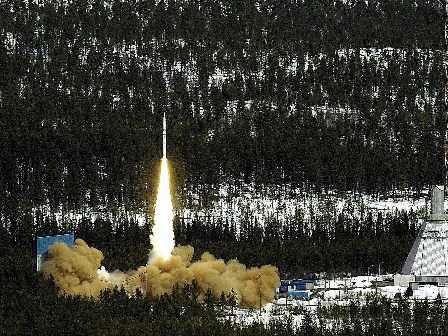 RAKETTFORSKNING: Svenske forskere har sikret forskningen sin en plass ombord på raketten Suborbital Express 3 som skal skytes opp fra Esrange Space Center i Kiruna. Her fra oppskytningen av Maxus 4 fra samme base i 2001. | Foto: Roland S. Lundstrøm / NTB SCANPIX