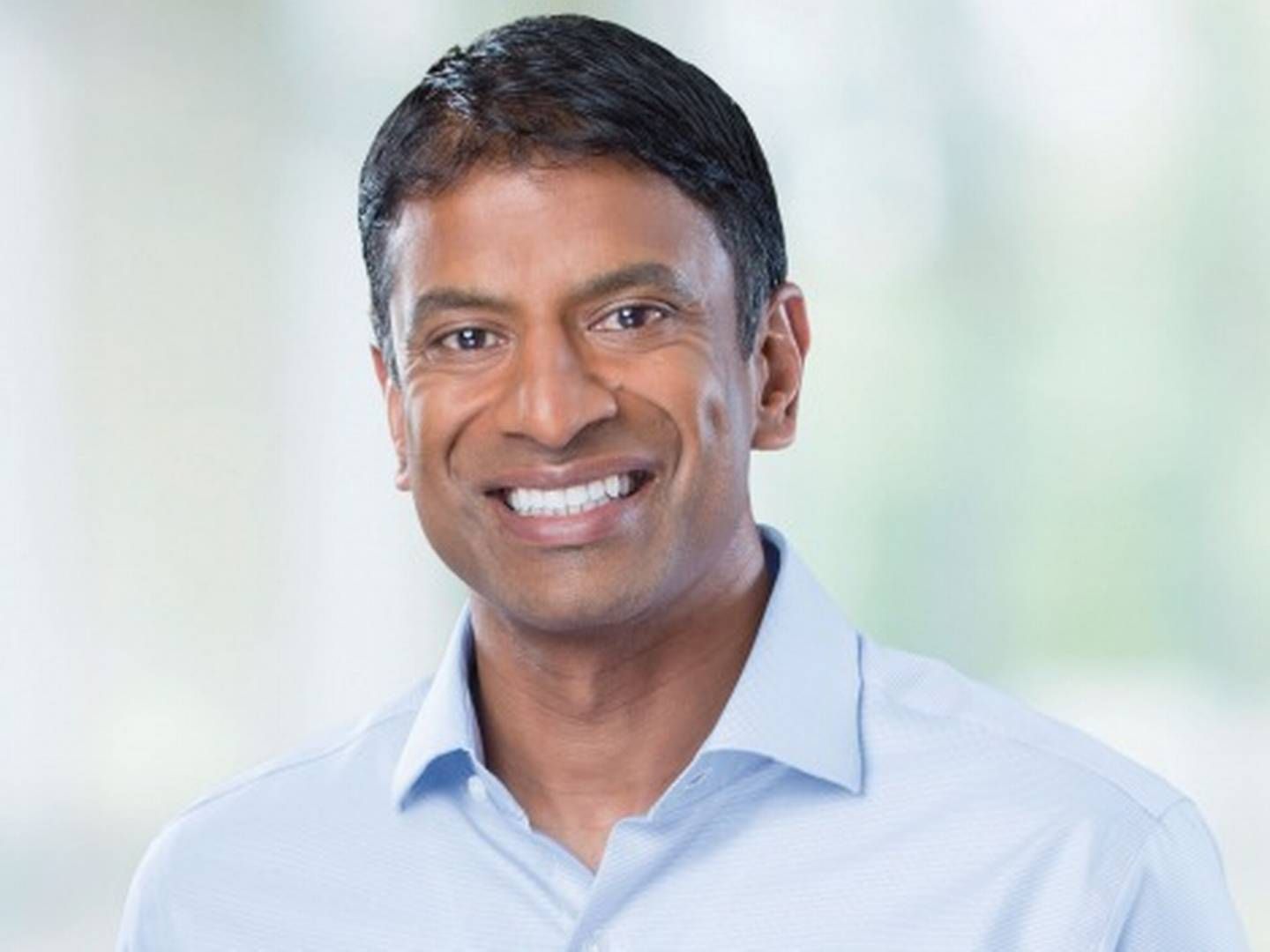 VENTER PÅ VEKST: Administrerende diretør i Novartis, Vasant Narasimhan, har gjort en rekke tiltak for å sikre vekst for aksjonærene i selskapet. Nå venter han og selskapet på å se om salget kan øke samtidig som kostnadene blir lavere. | Foto: Novartiis