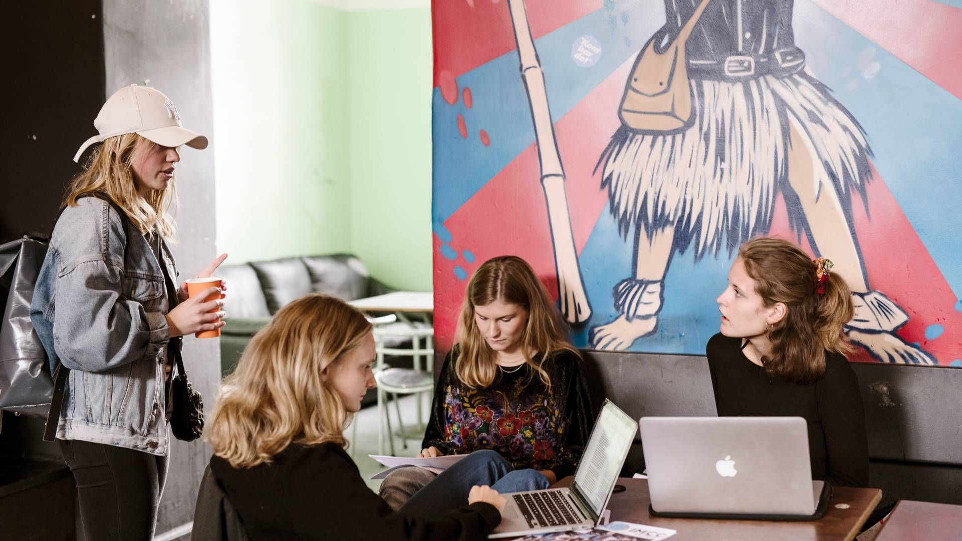 På KU går der studerende rundt, som kæmper om at finde relevante studiejobs, mens life science-branchen skriger på flere hænder. | Foto: Jakob Dall/PR KU