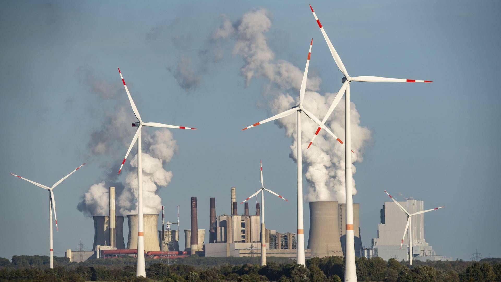 Alt und neu: Windkraft vor Kohlekraft. | Foto: picture alliance / Jochen Tack | Jochen Tack