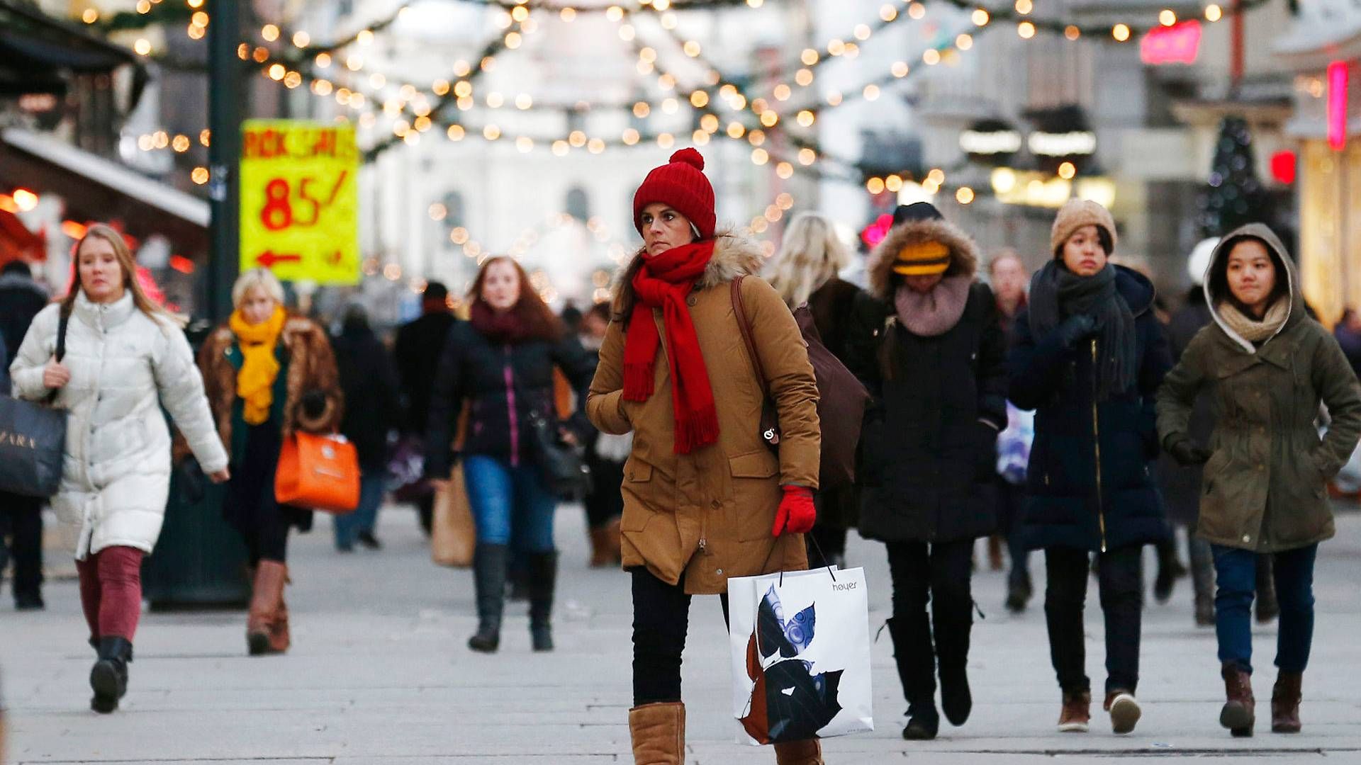 Shoppere på Karl Johans Gate i Oslo. | Foto: Suzanne Plunkett/Reuters/Ritzau Scanpix