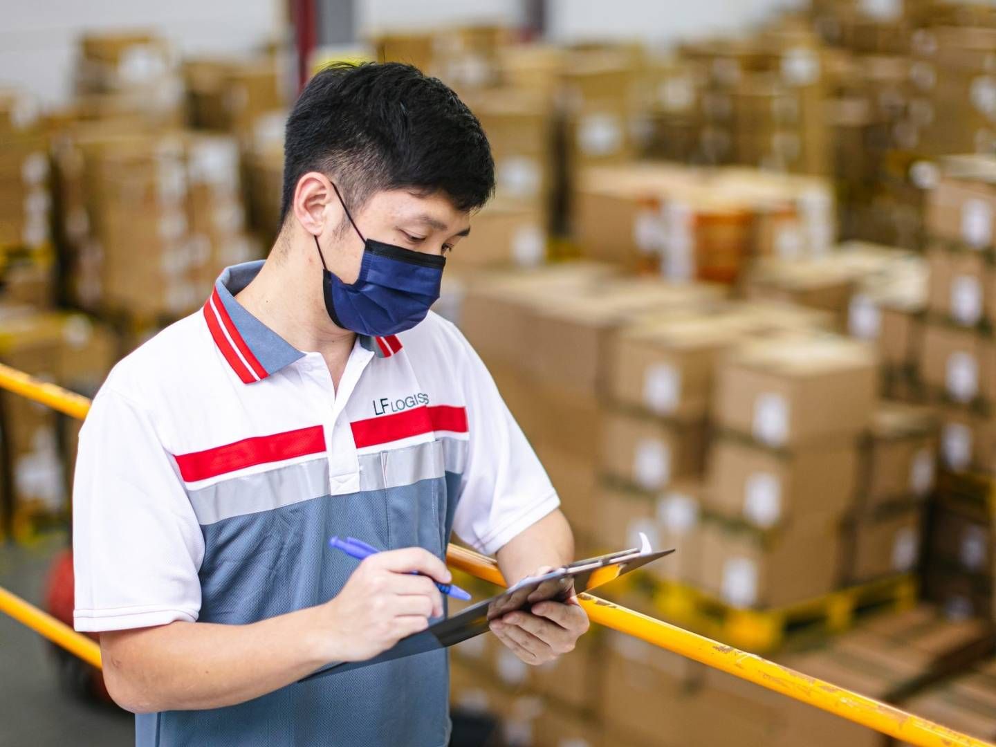 Employee at LF Logistics, which Maersk acquired in 2021 for USD 3.6bn. | Photo: PR foto Maersk