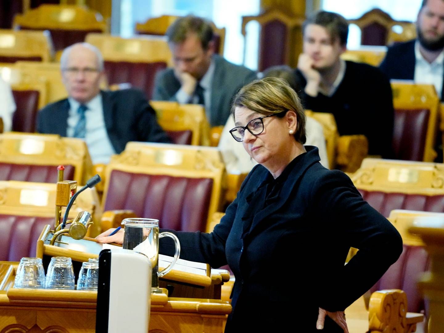 REVERSERER: Helse-og omsorgskomiteen på Stortinget er uenige med Legemiddelverket og regjeringen om at det er nødvendig med skjerpede vilkår knyttet til behandling med CGRP-hemmere mot migrene. Avbildet er leder for helse- og omsorgskomiteen Tone Wilhelmsen Trøen (H). | Foto: Ole Berg-Rusten / NTB