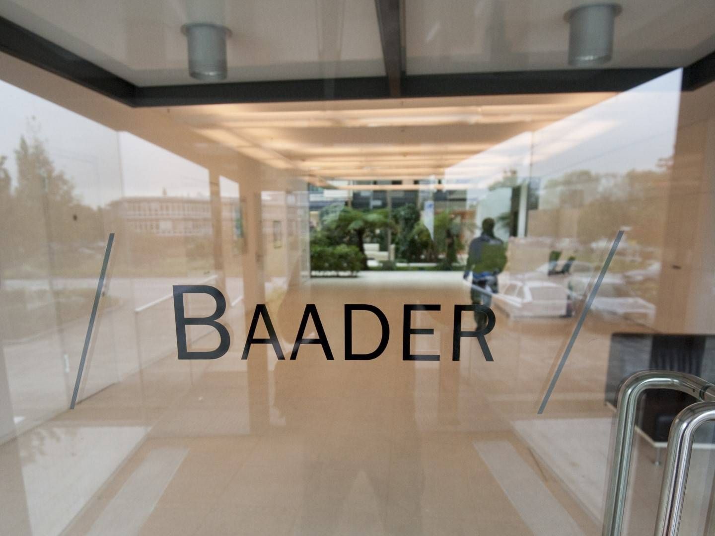 Eingang der Baader Bank in Unterschleißheim | Foto: picture alliance / dpa | Andreas Gebert