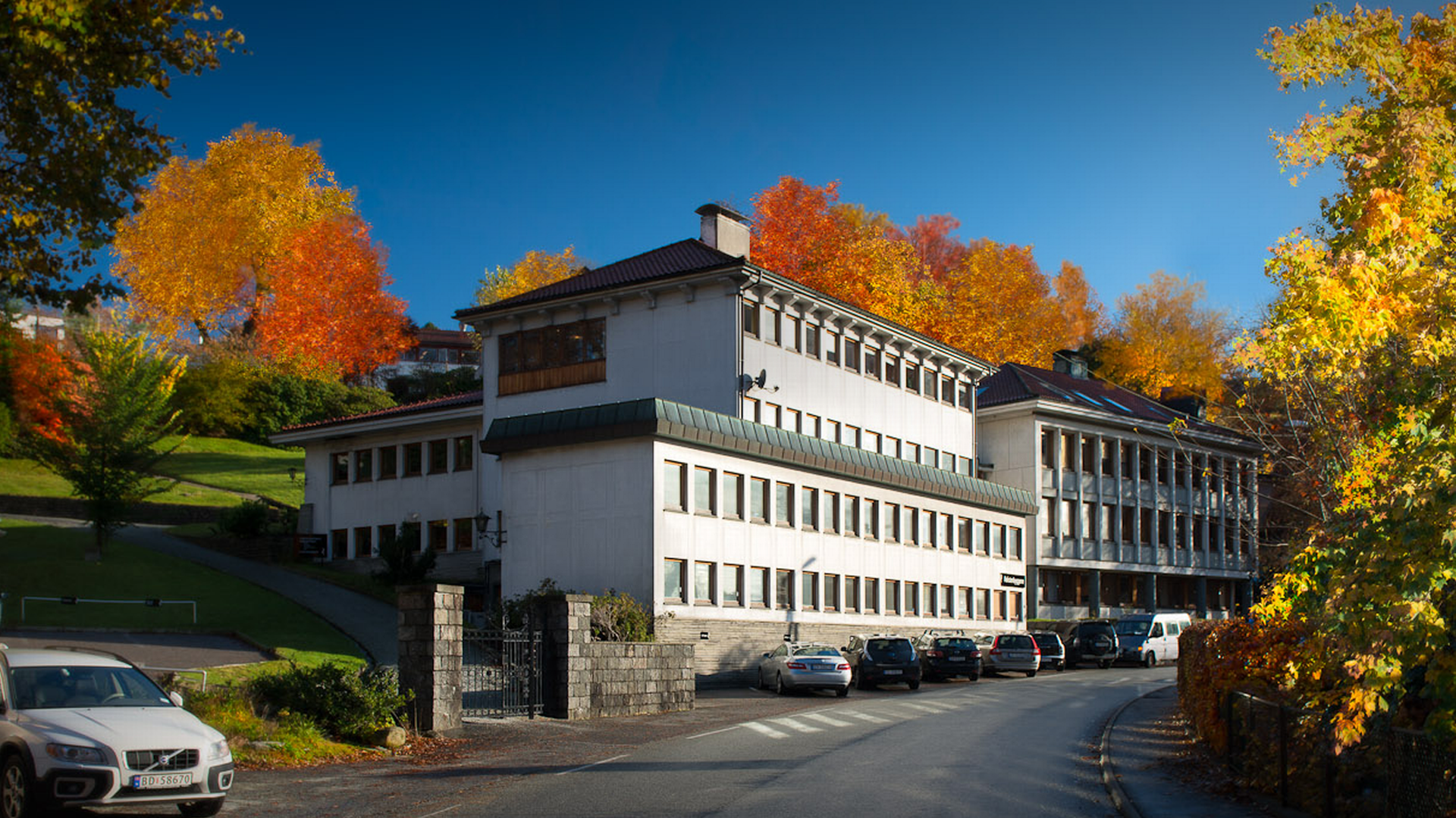 SOLGT: Rekstenbygget i Statsminister Michelsens veg i Bergen er solgt for rundt 100 millioner kroner. | Foto: Rasmussen Eiendom