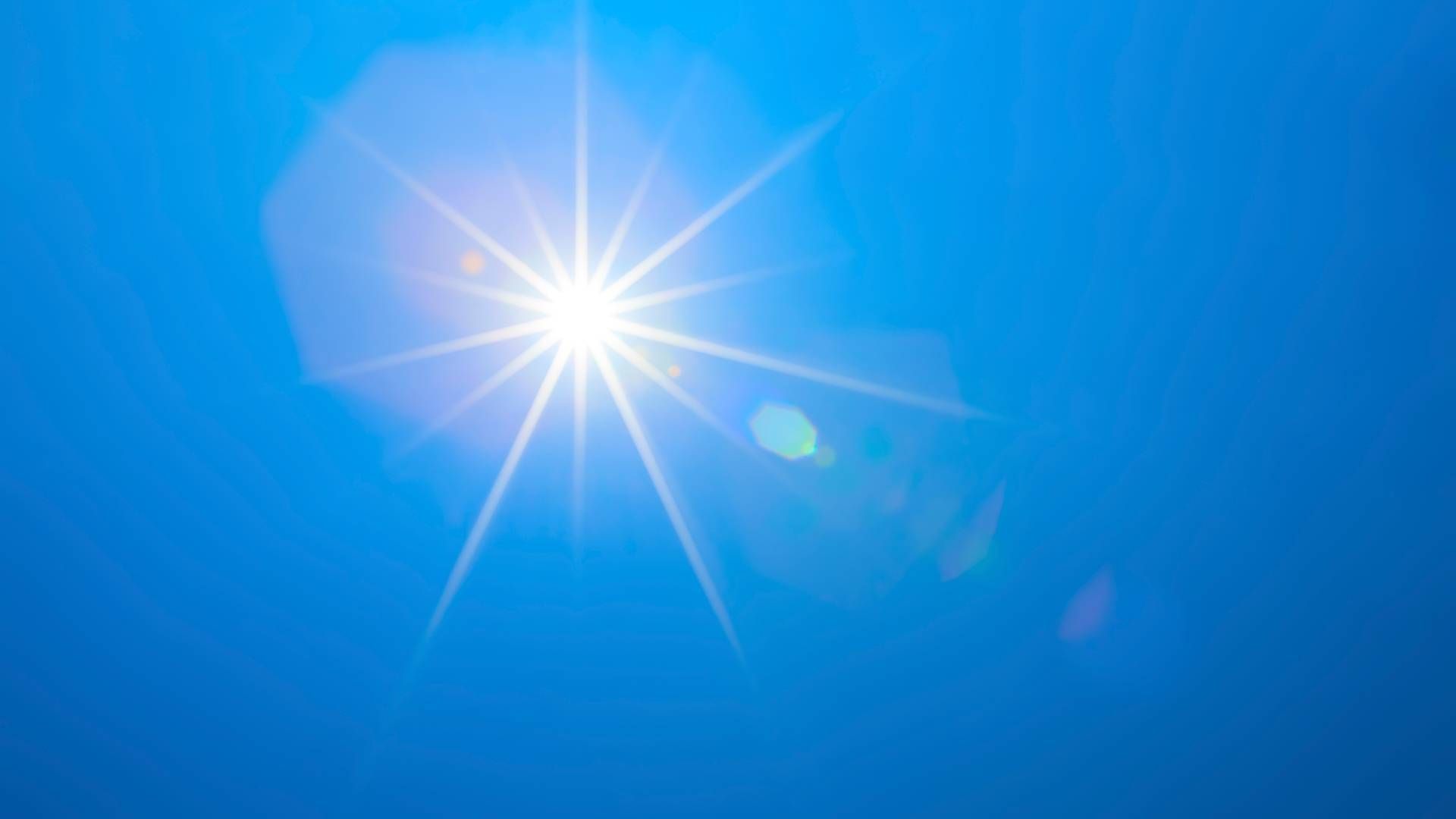 SER LYSE LØSNINGER: Arendal Eiendom vil satse på sol for å få ned strømutgiftene. Illustrasjonsfoto. | Foto: Colourbox
