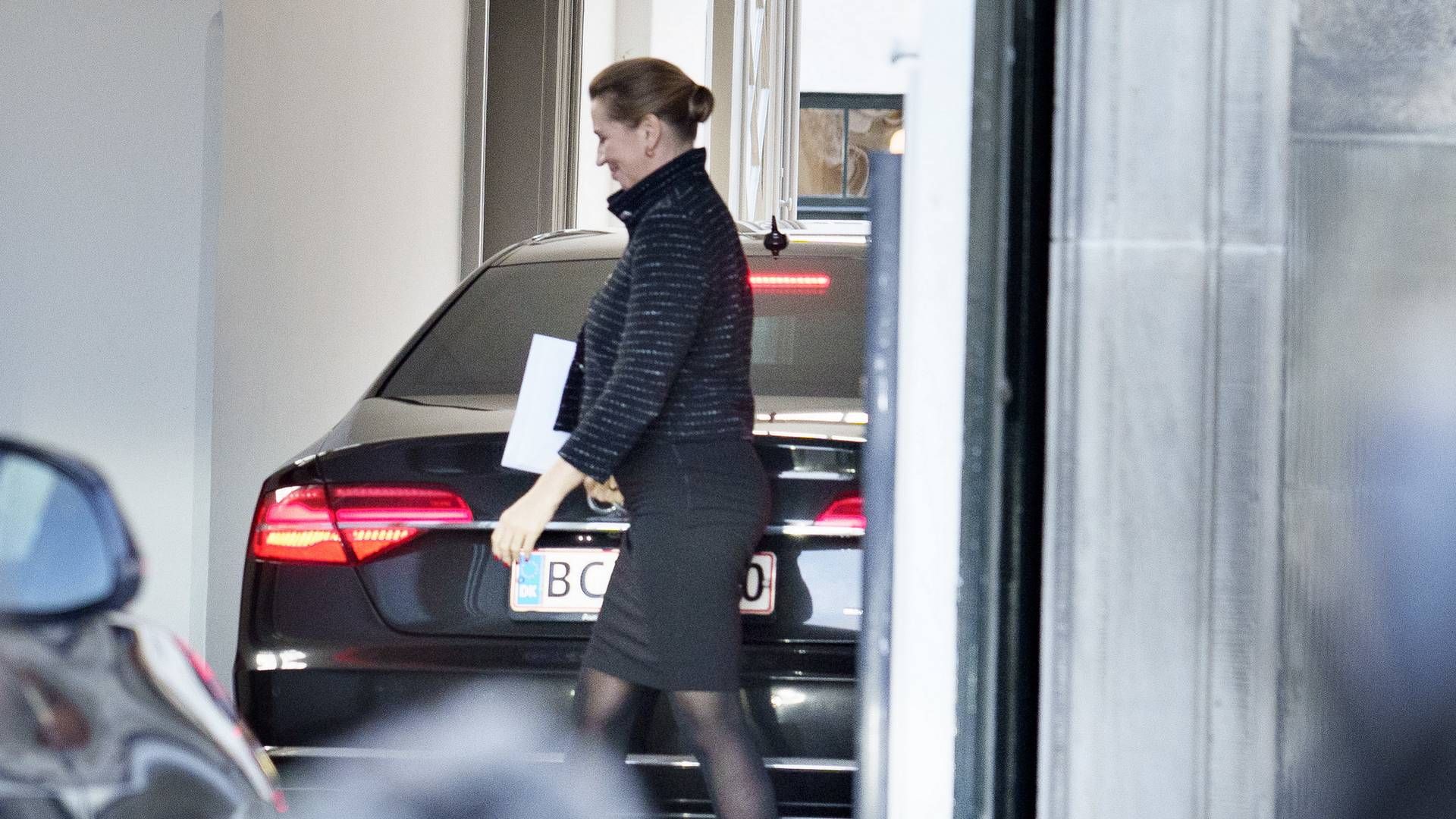 Mette Frederiksen (S) var onsdag forbi dronningen for at meddele, at S-regeringen går af. | Foto: Henning Bagger / Ritzau Scanpix