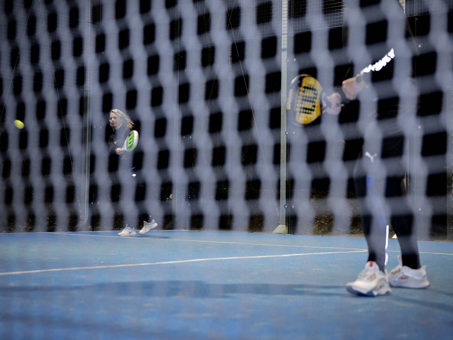 Padel, også kaldet padel-tennis, er en forholdsvis ny sport i Danmark, hvor man groft sagt kombinerer tennis og squash | Foto: Marius Renner / Ritzau Scanpix