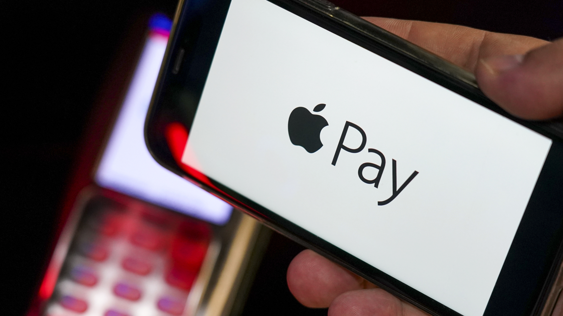 Apple Pay Logo auf einem Display | Foto: picture alliance / AA | Pavel Pavlov