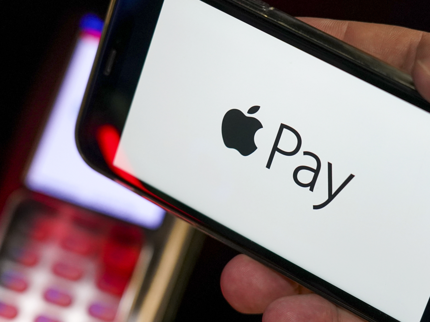 Apple Pay Logo auf einem Display | Foto: picture alliance / AA | Pavel Pavlov