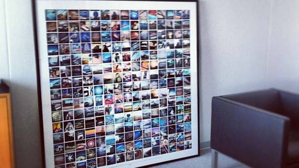 Kollage af billeder fra det sociale netværk Instagram, der står på Maersk Line CEO, Søren Skous kontor.