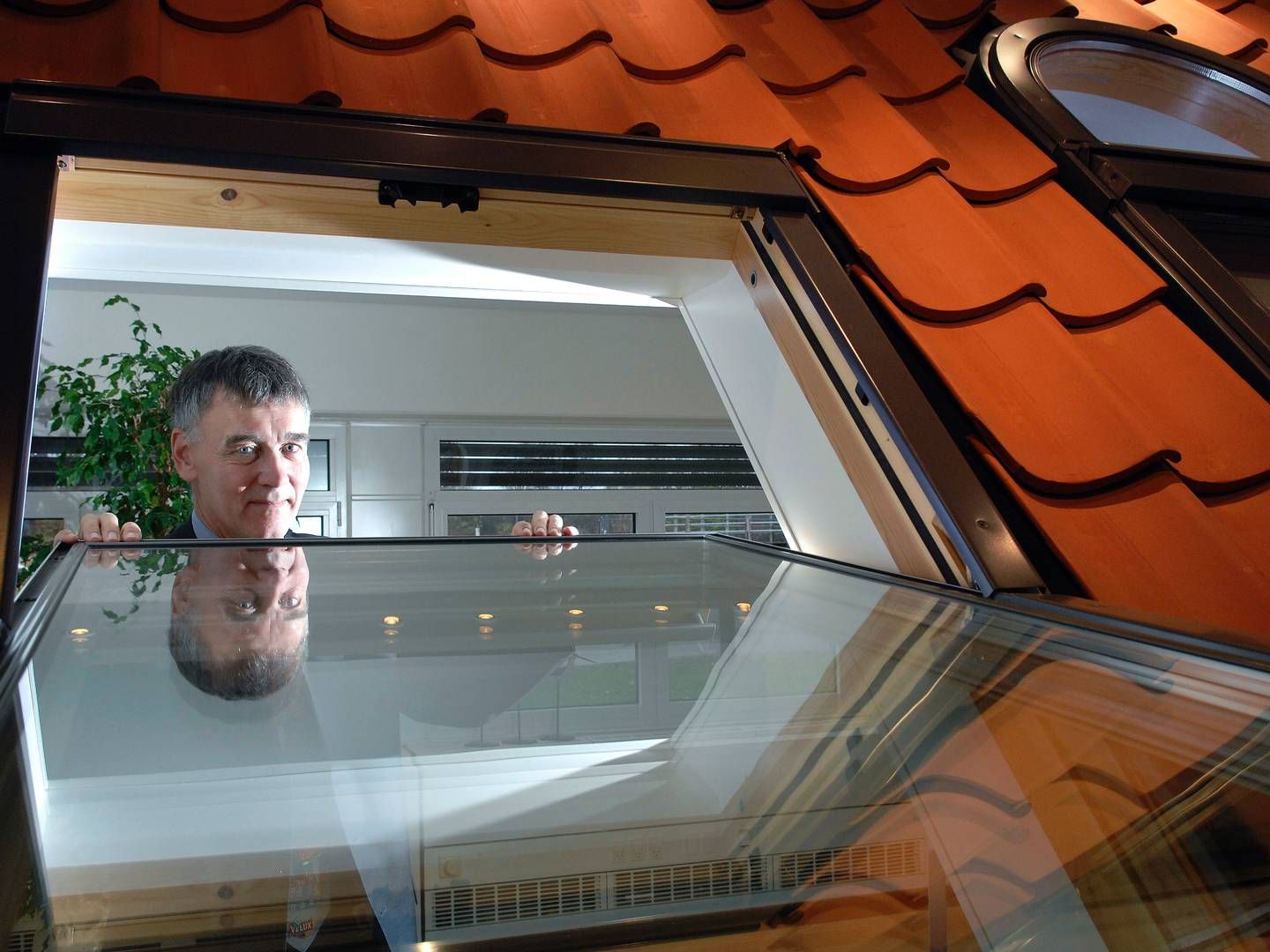 Skrappere krav til vinduer er en del af regeringens strategiplan for renovering af eksisterende bygningsmasse. Her ses Velux-direktør Jørgen Tang-Jensen | Foto: Mik Eskestad