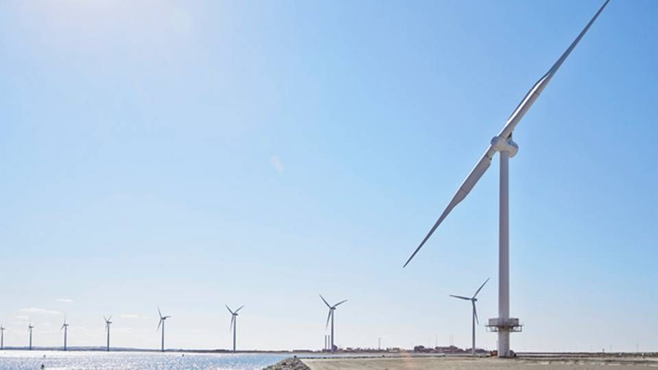 Envision har udviklet en to-vinget, 3.6 MW offshore-mølle. Her ses den på en prøvestand i Thyborøn.
