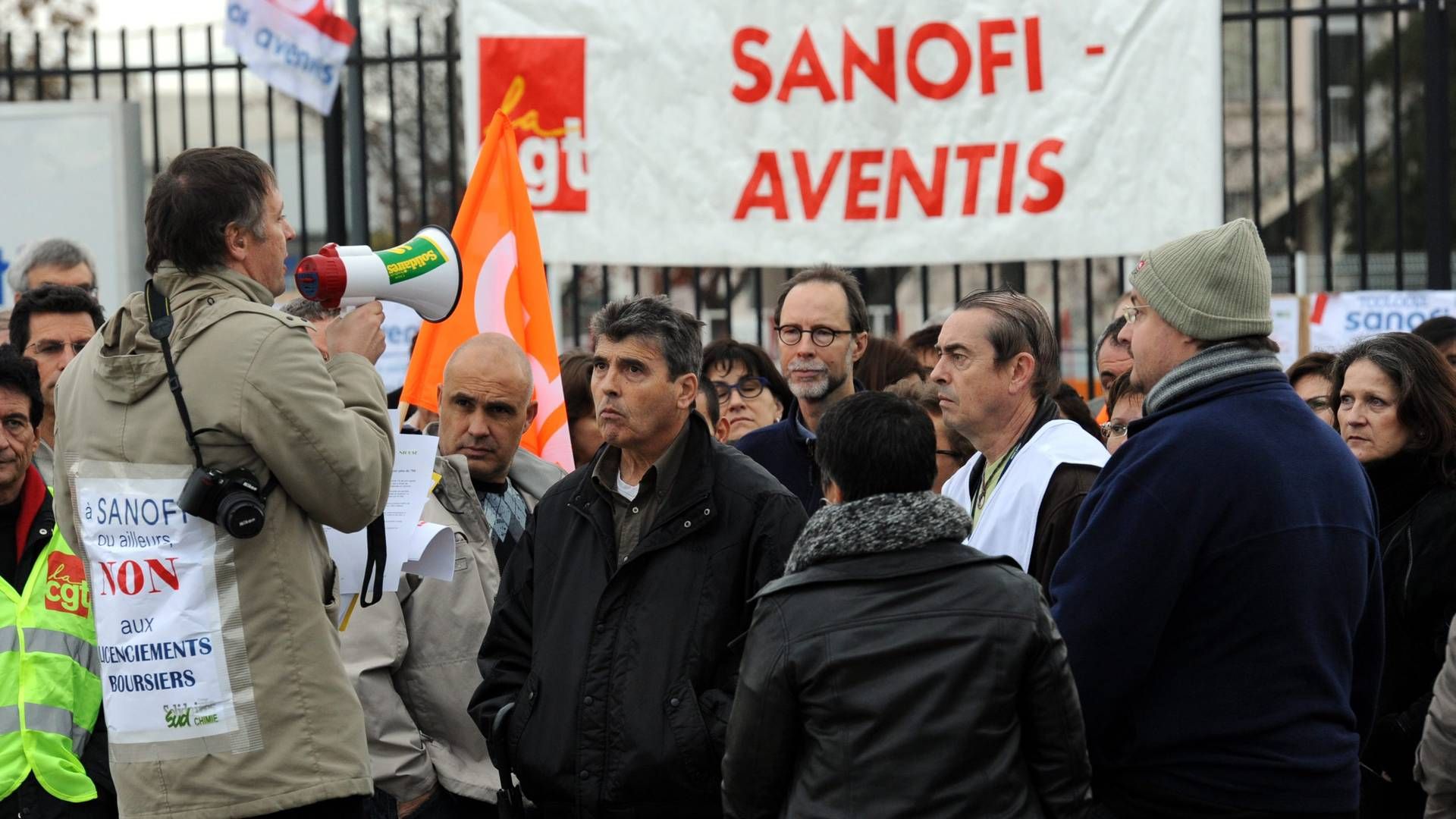 Franske arbejdere demonstrerer mod Sanofis fyringer i byen Toulouse. | Foto: Colourbox