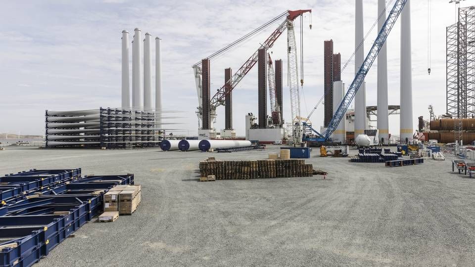 Vestas udskiber sin offshore-mølle fra havnen i Esbjerg. | Foto: Vestas