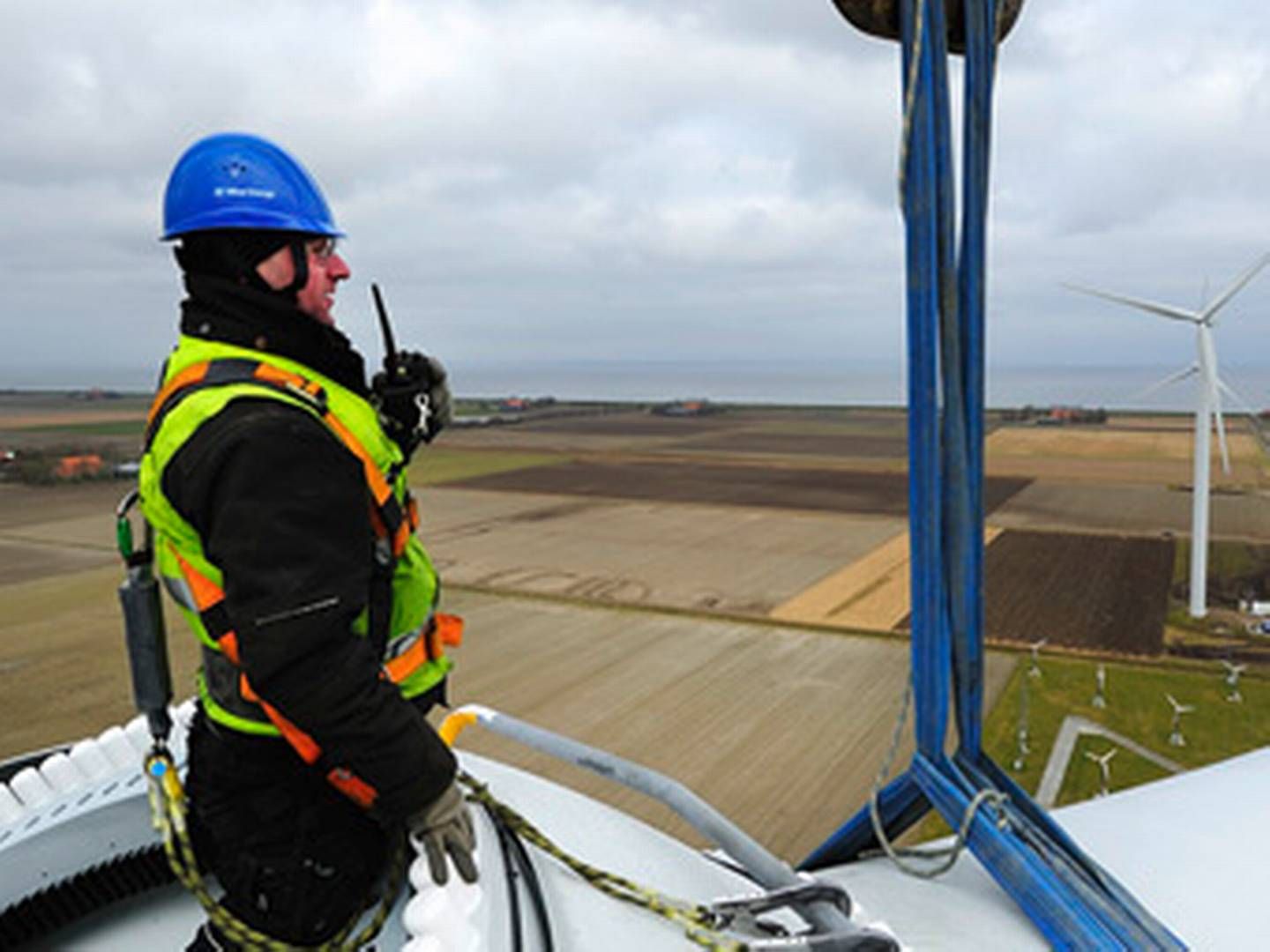 GE-tekniker nyder udsigten fra toppen af en vindmølle. Foto: GE | Foto: GE